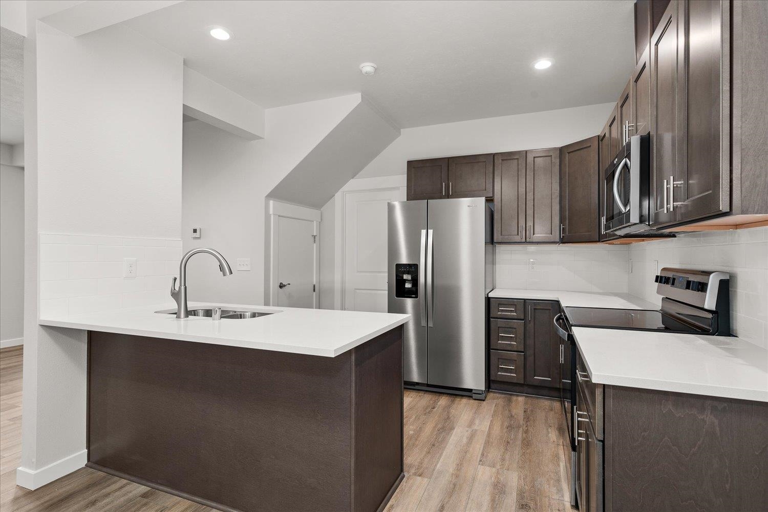 916 2nd St - Photo 8