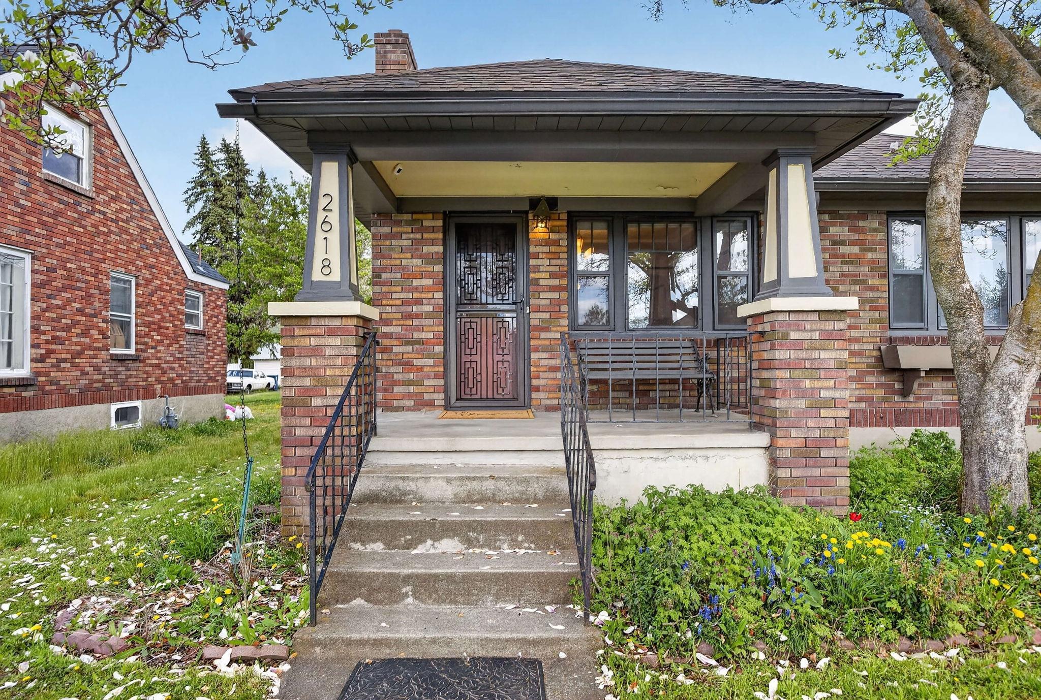 2618 N HOWARD St - Photo 2