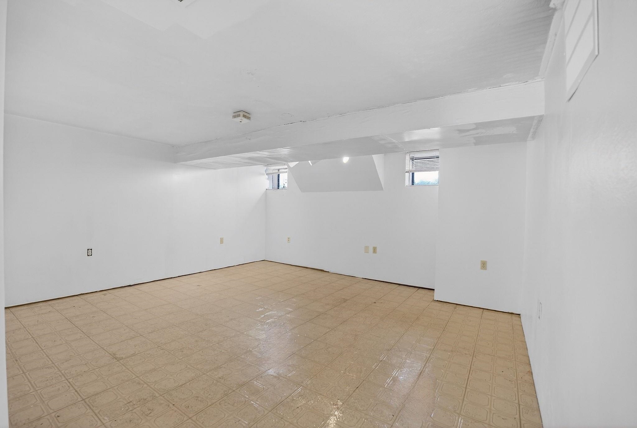 2618 N HOWARD St - Photo 33