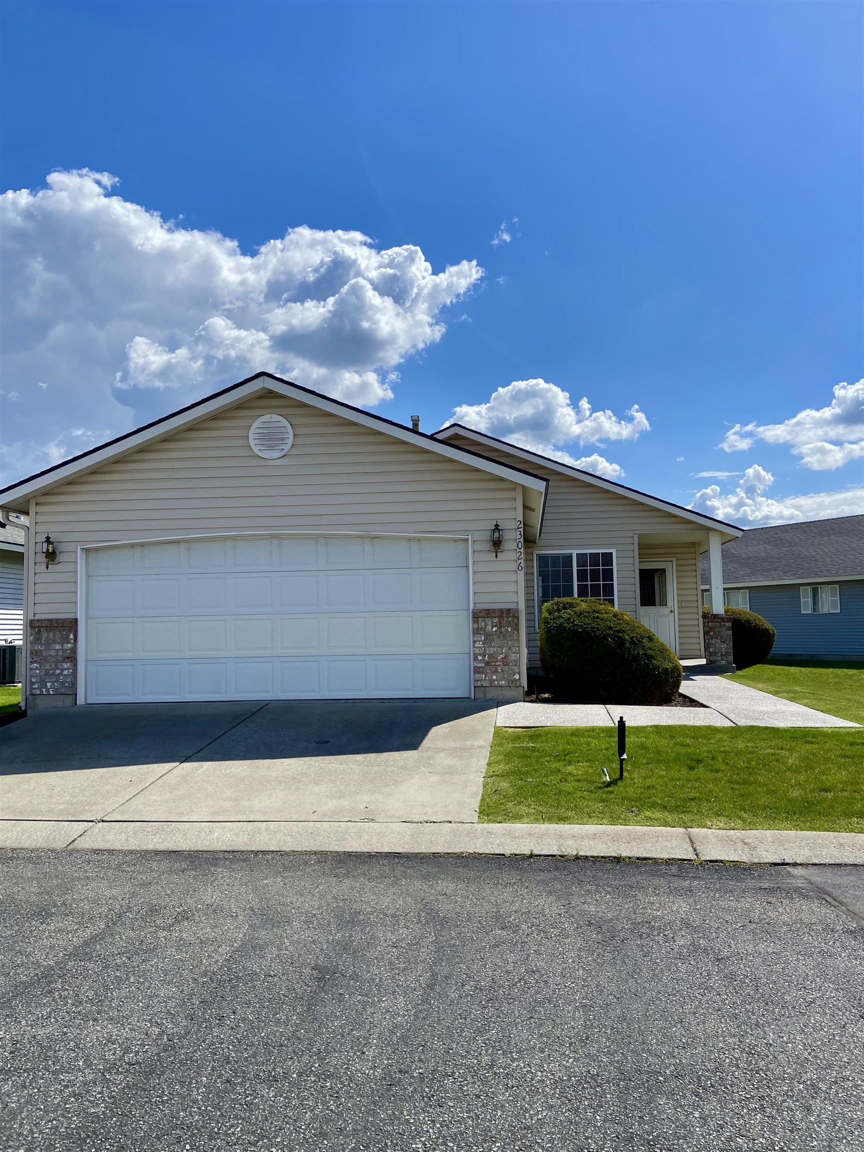 23026 E Oldenburg Ln - Photo 2