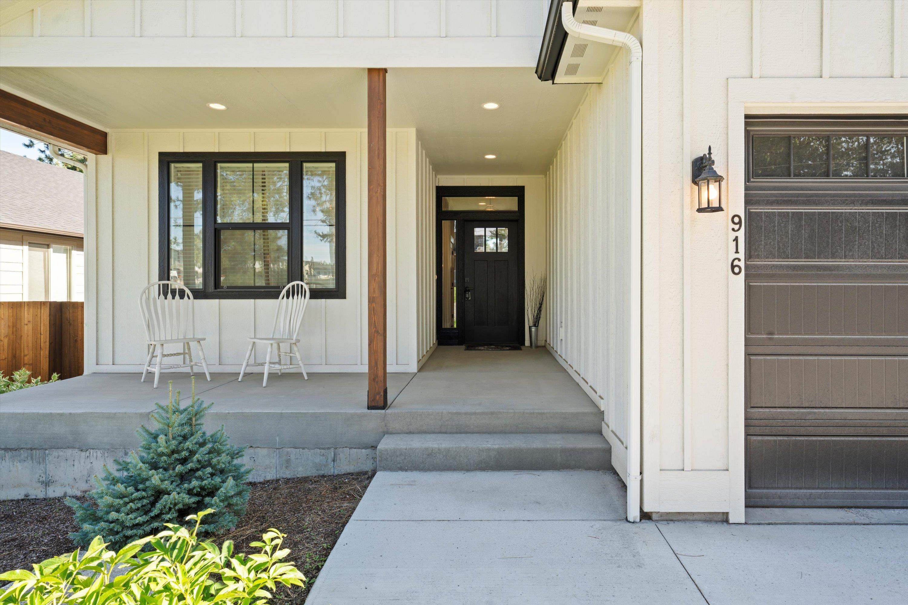 916 E Farwell Rd - Photo 2