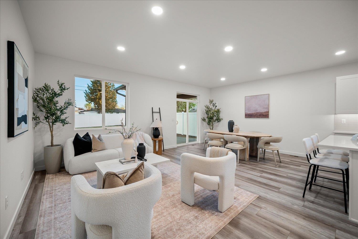 1802 E Wellesley Ave - Photo 3