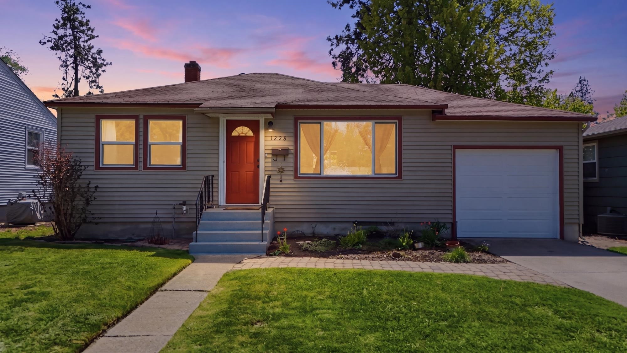 1228 E 40th Ave - Photo 1