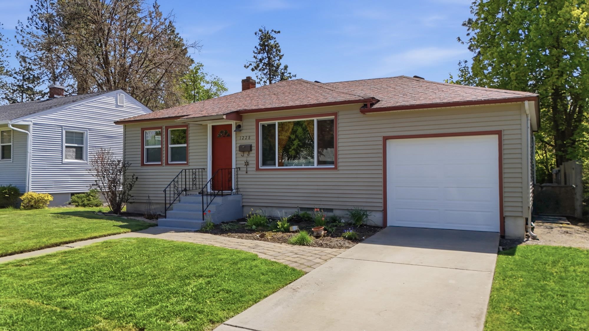 1228 E 40th Ave - Photo 3