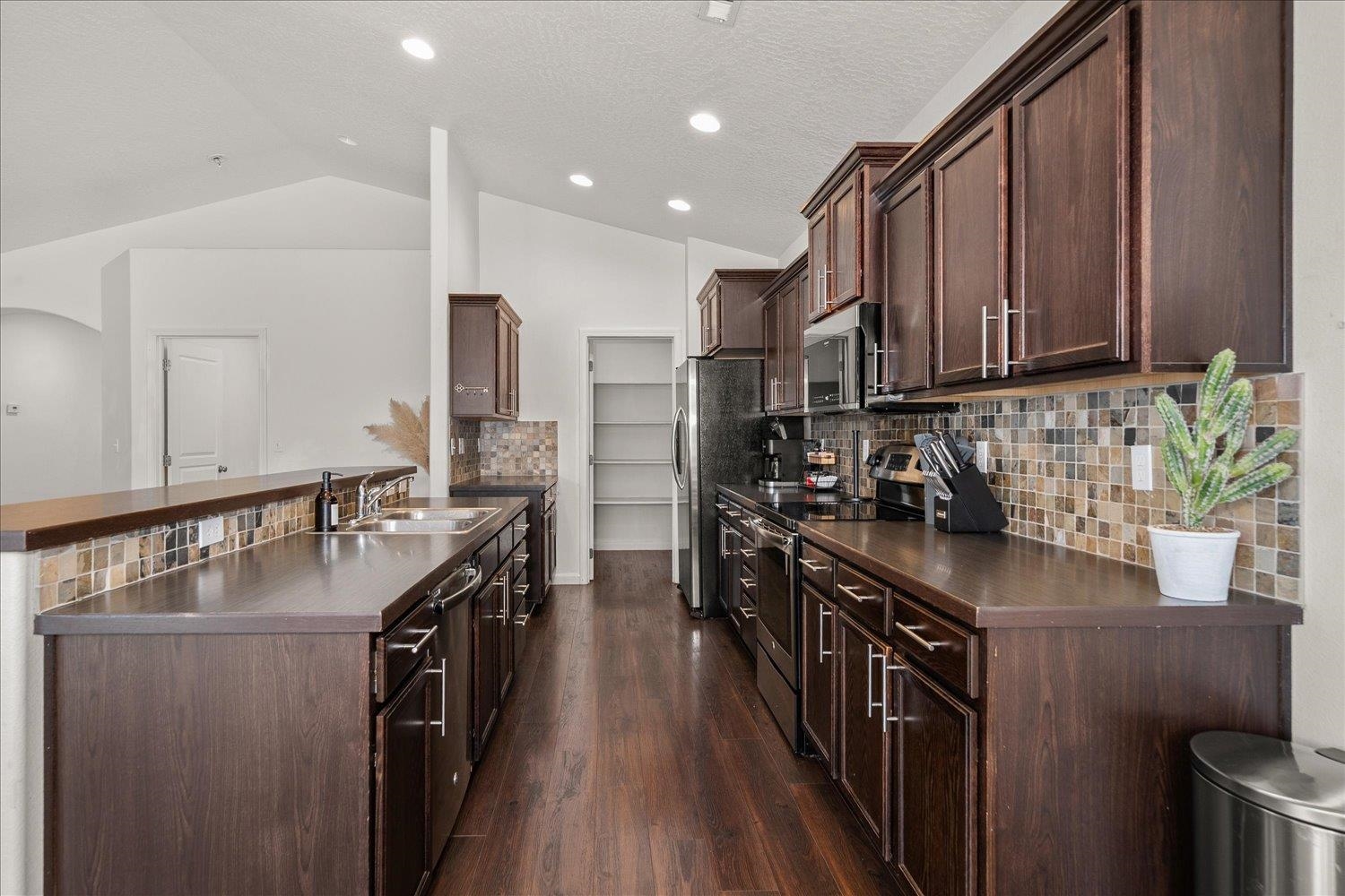 12905 W Pacific Ave - Photo 16