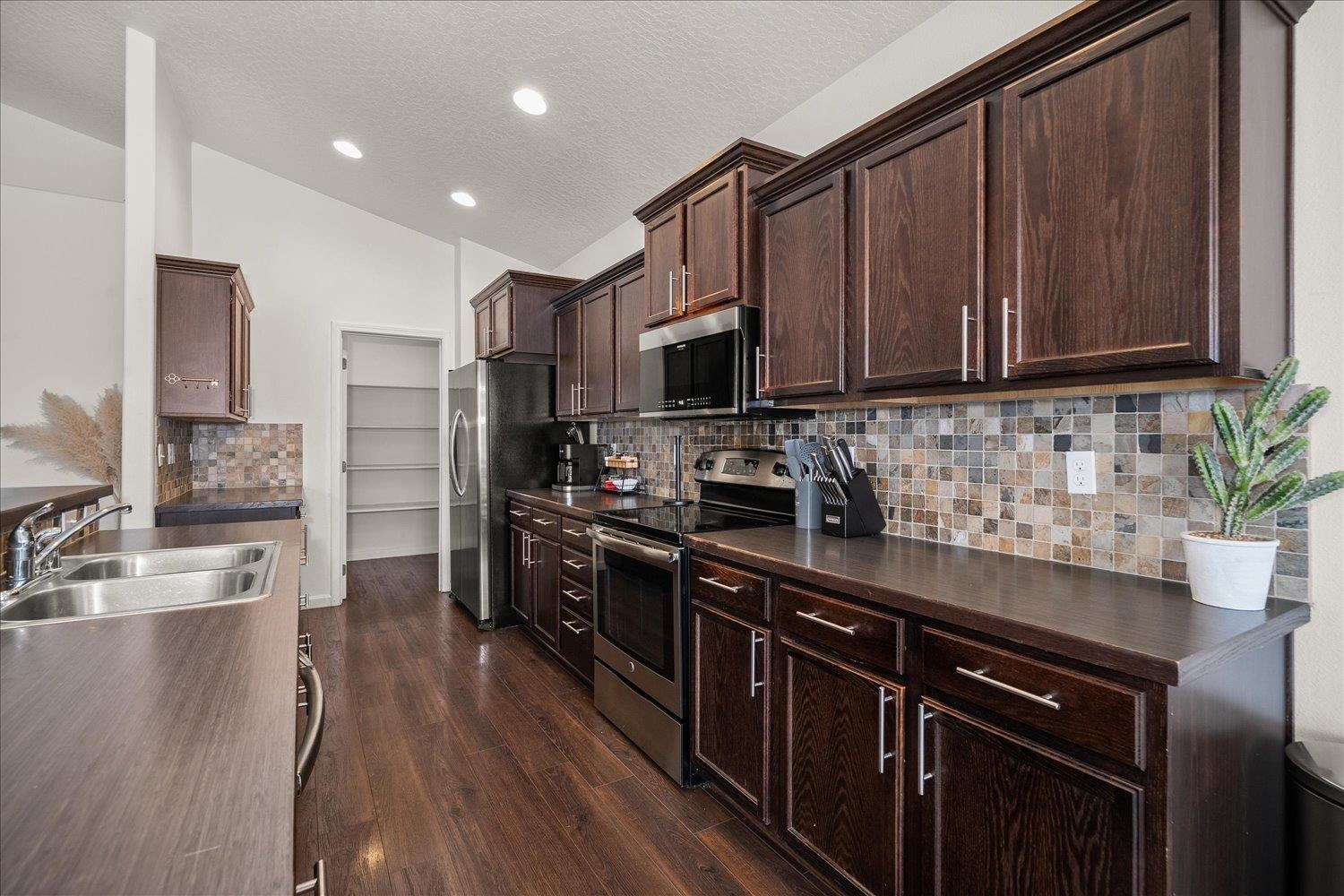 12905 W Pacific Ave - Photo 17