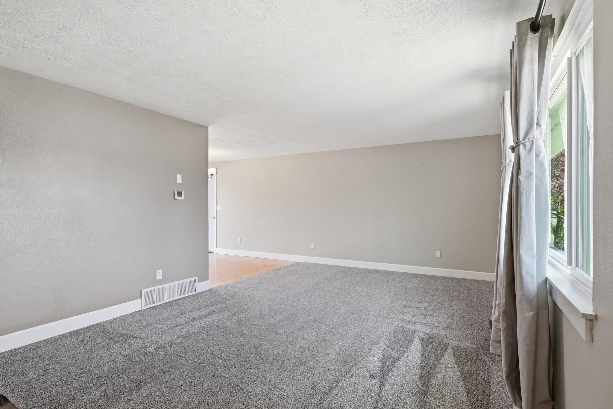 11519 E 34th Ave - Photo 3