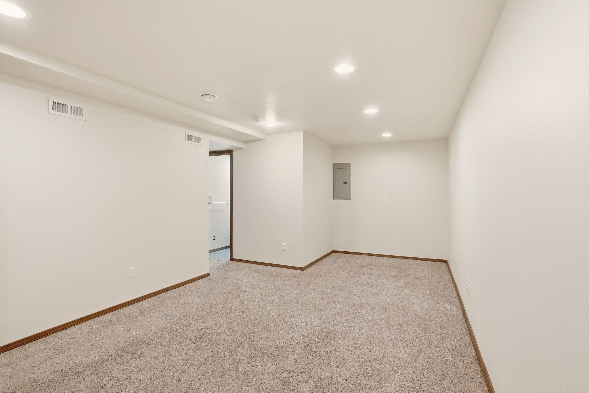 6302 W Selkirk Ave - Photo 17