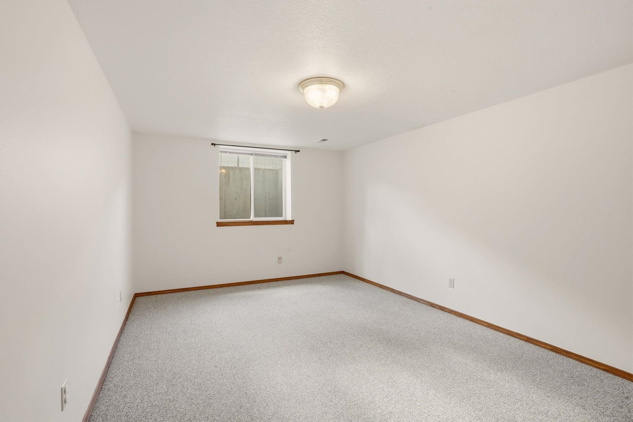 6302 W Selkirk Ave - Photo 21