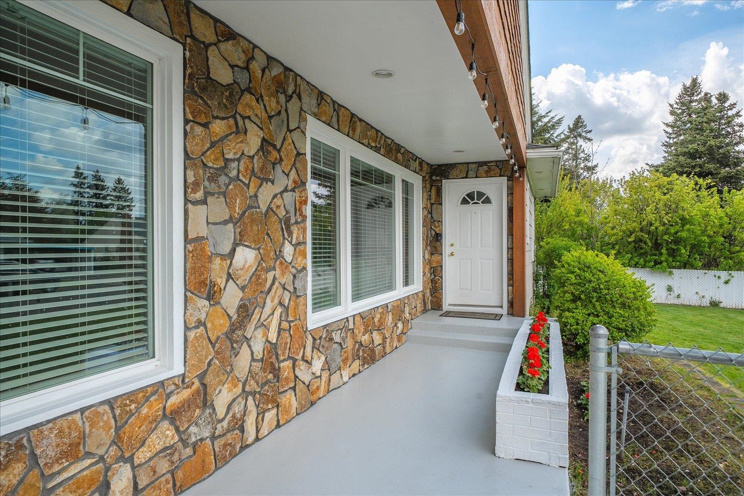 11210 E 7th Ave - Photo 3