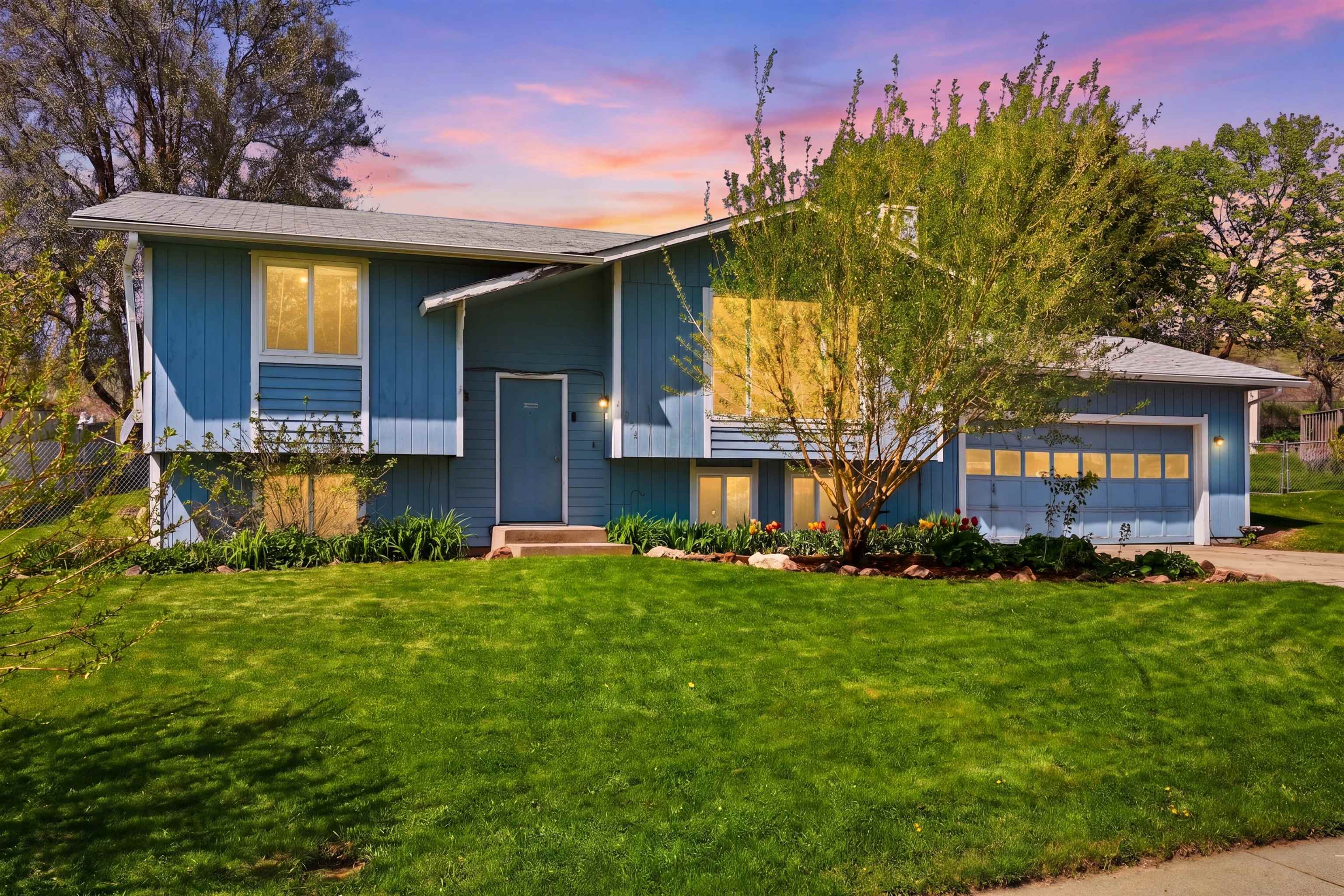 556 Scenic Heights Dr - Photo 1
