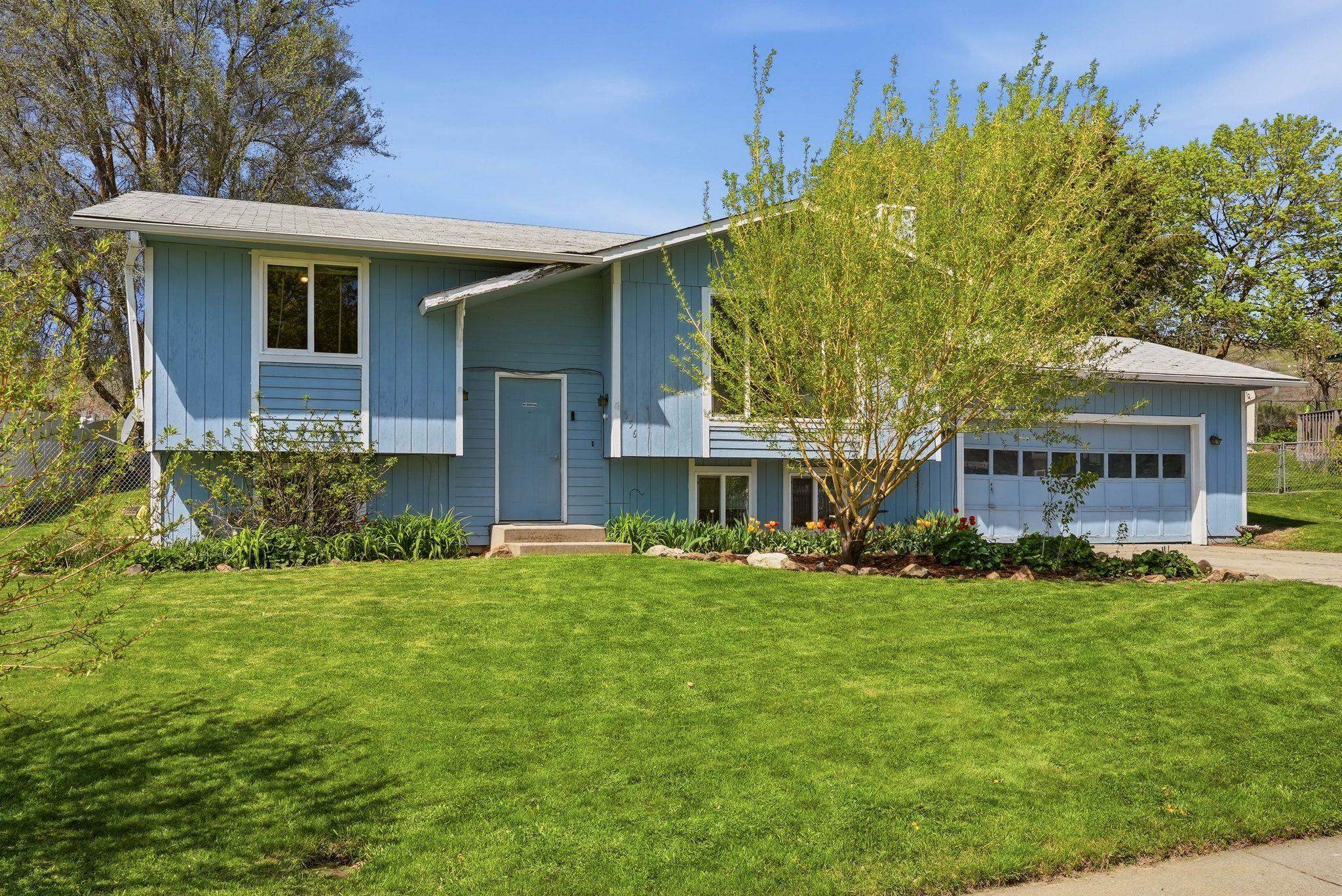 556 Scenic Heights Dr - Photo 2