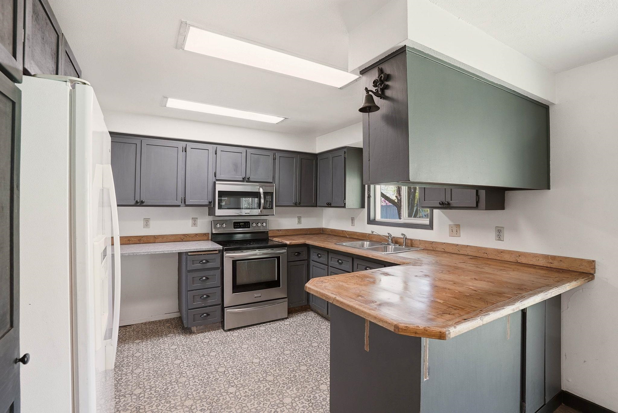 556 Scenic Heights Dr - Photo 4