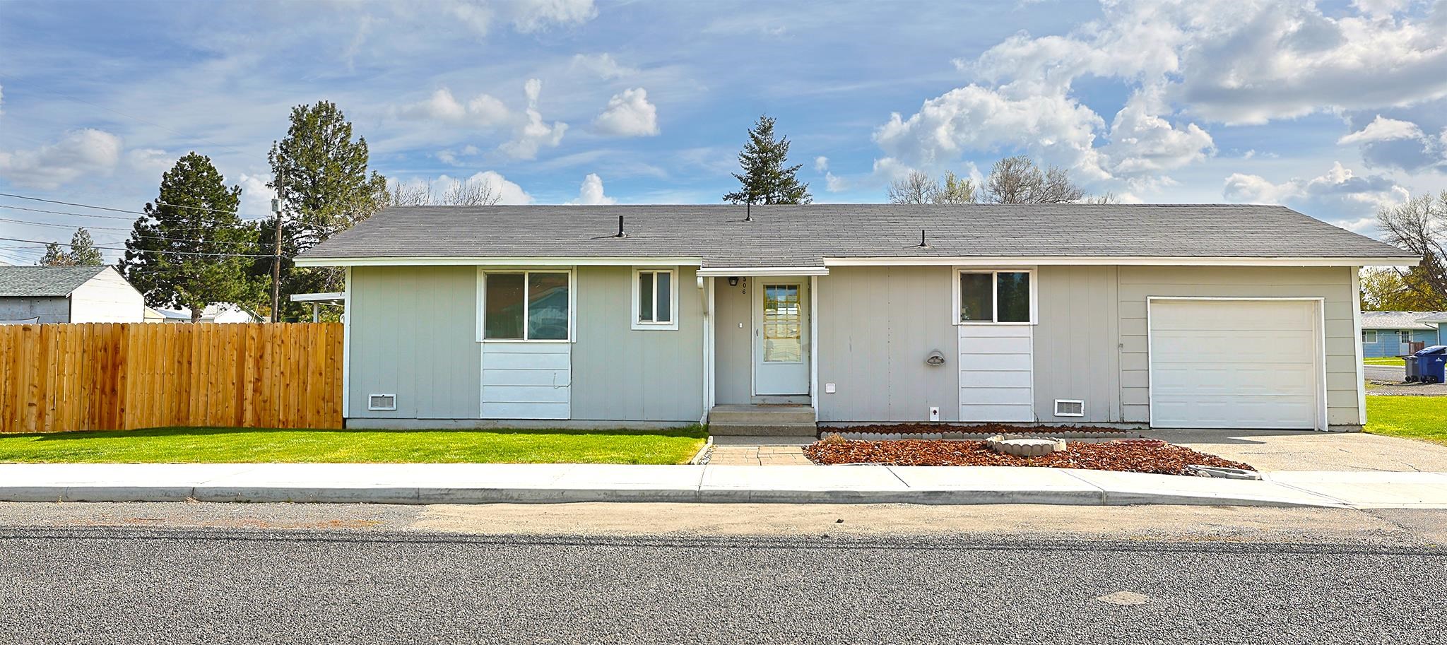 506 N Grace St - Photo 1