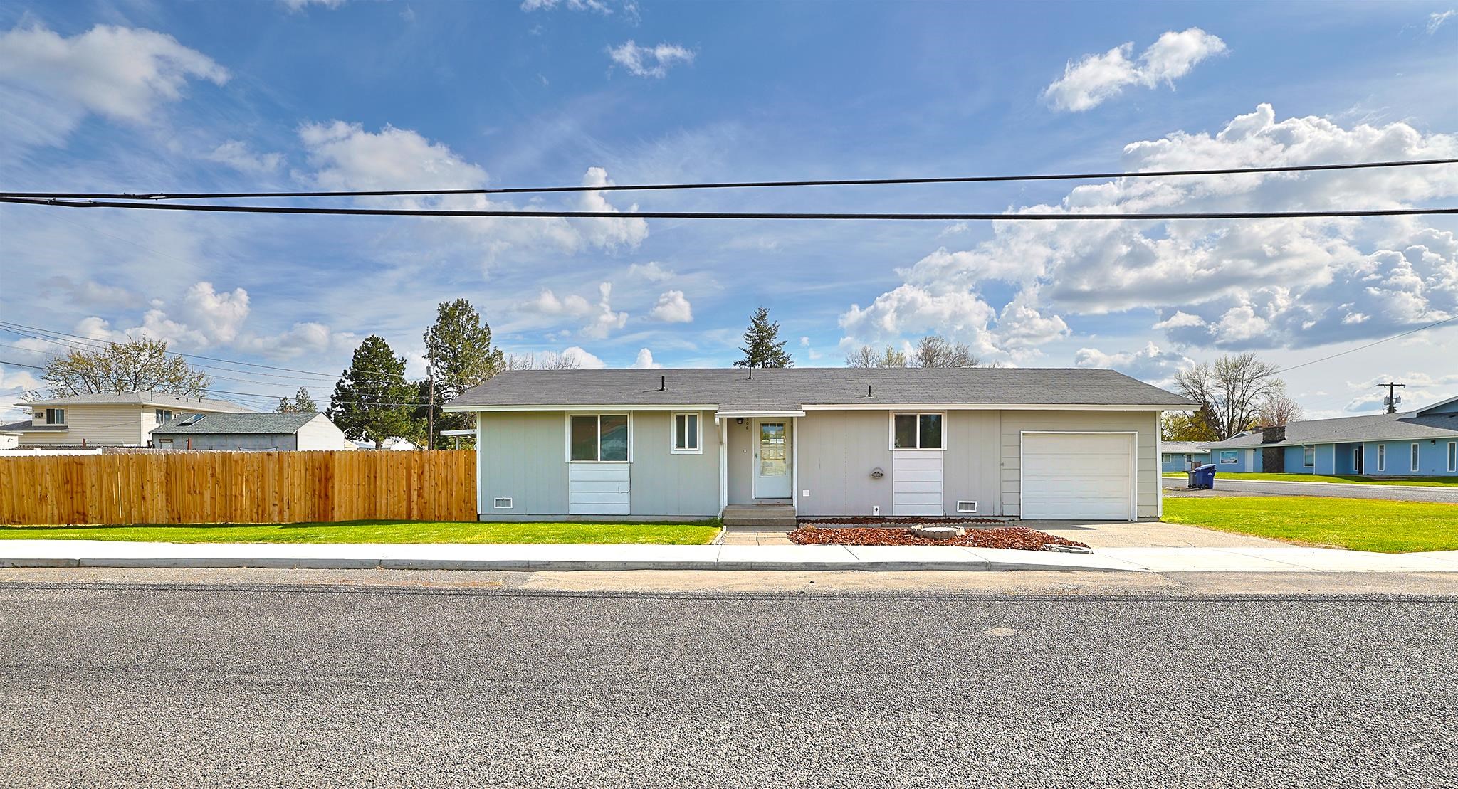 506 N Grace St - Photo 2