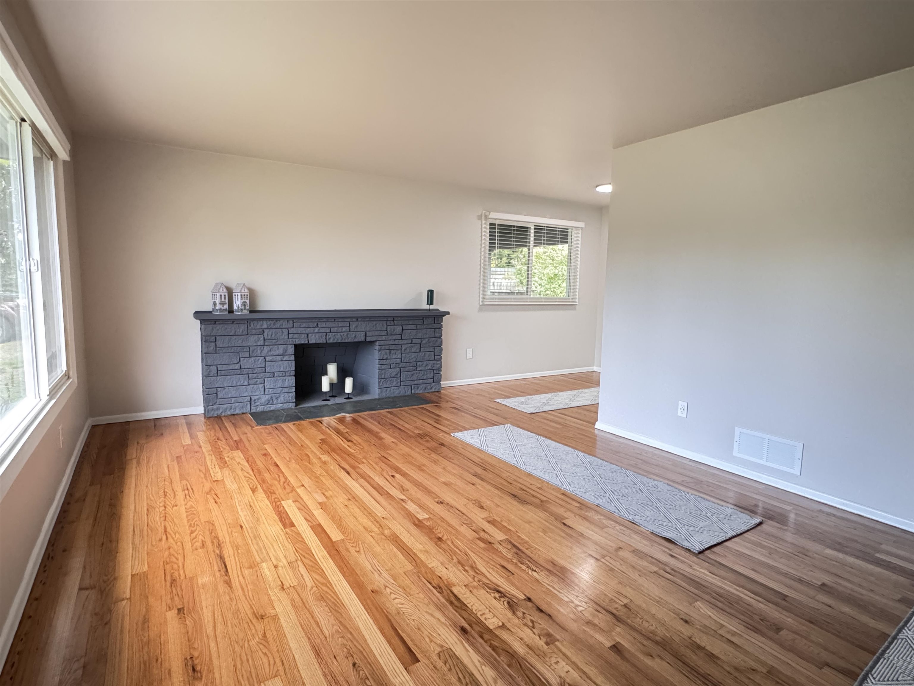 2921 W Bismark Ave - Photo 2