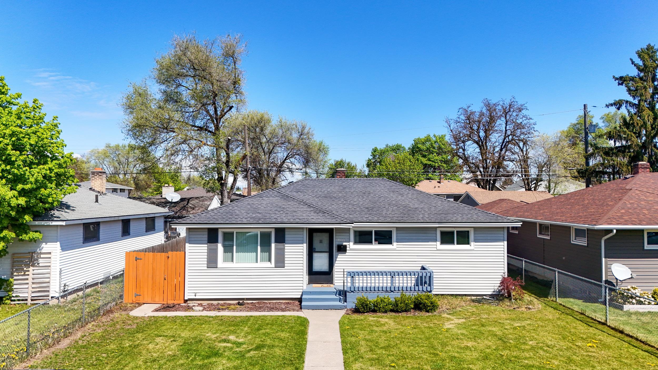 1007 E Walton Ave - Photo 1
