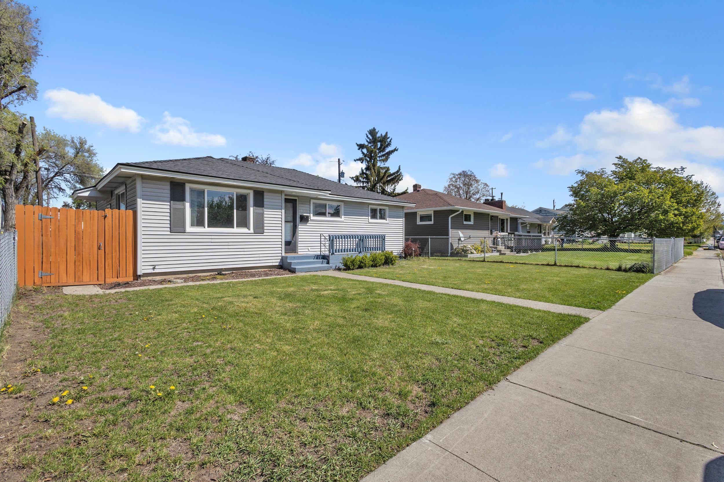 1007 E Walton Ave - Photo 2
