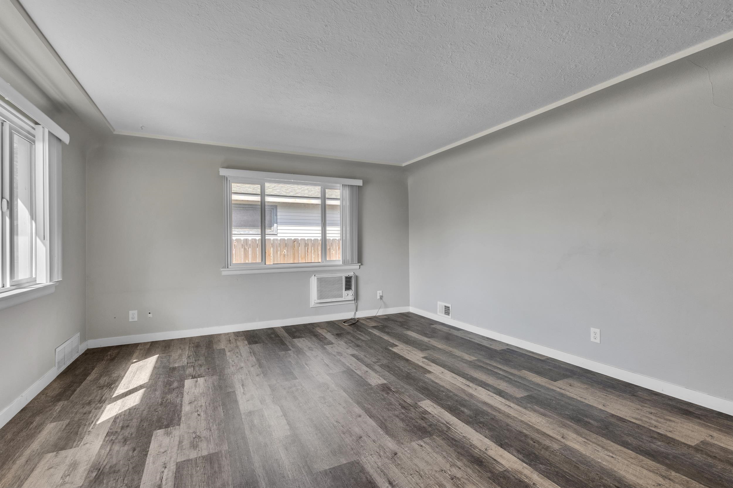 1007 E Walton Ave - Photo 17