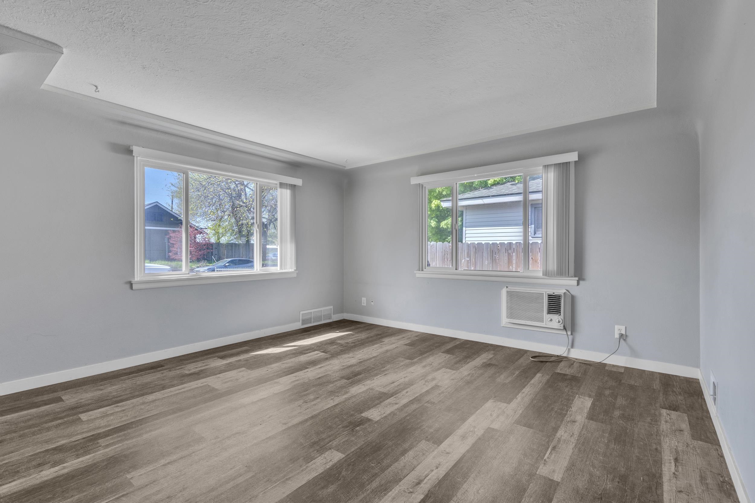 1007 E Walton Ave - Photo 18