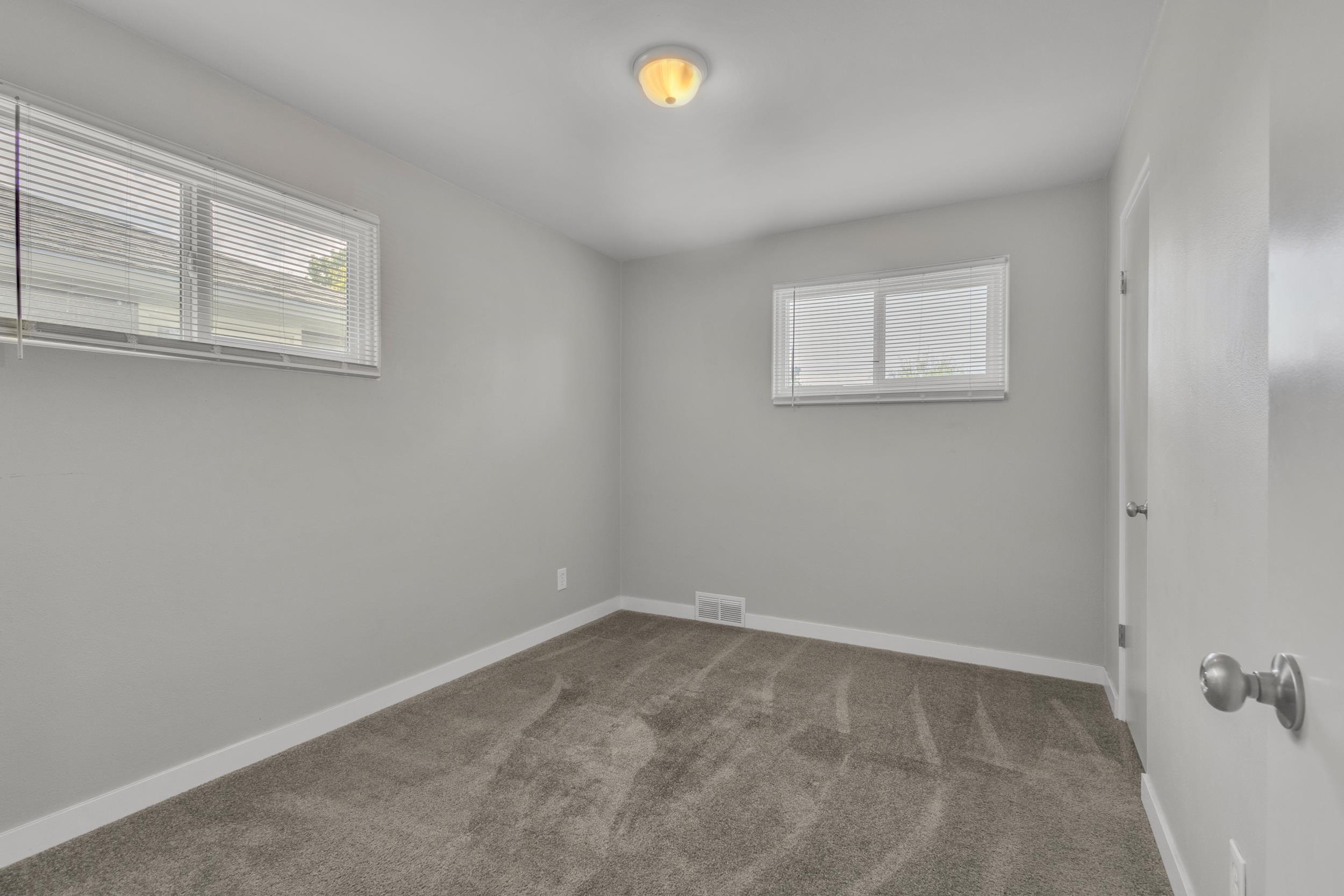 1007 E Walton Ave - Photo 19