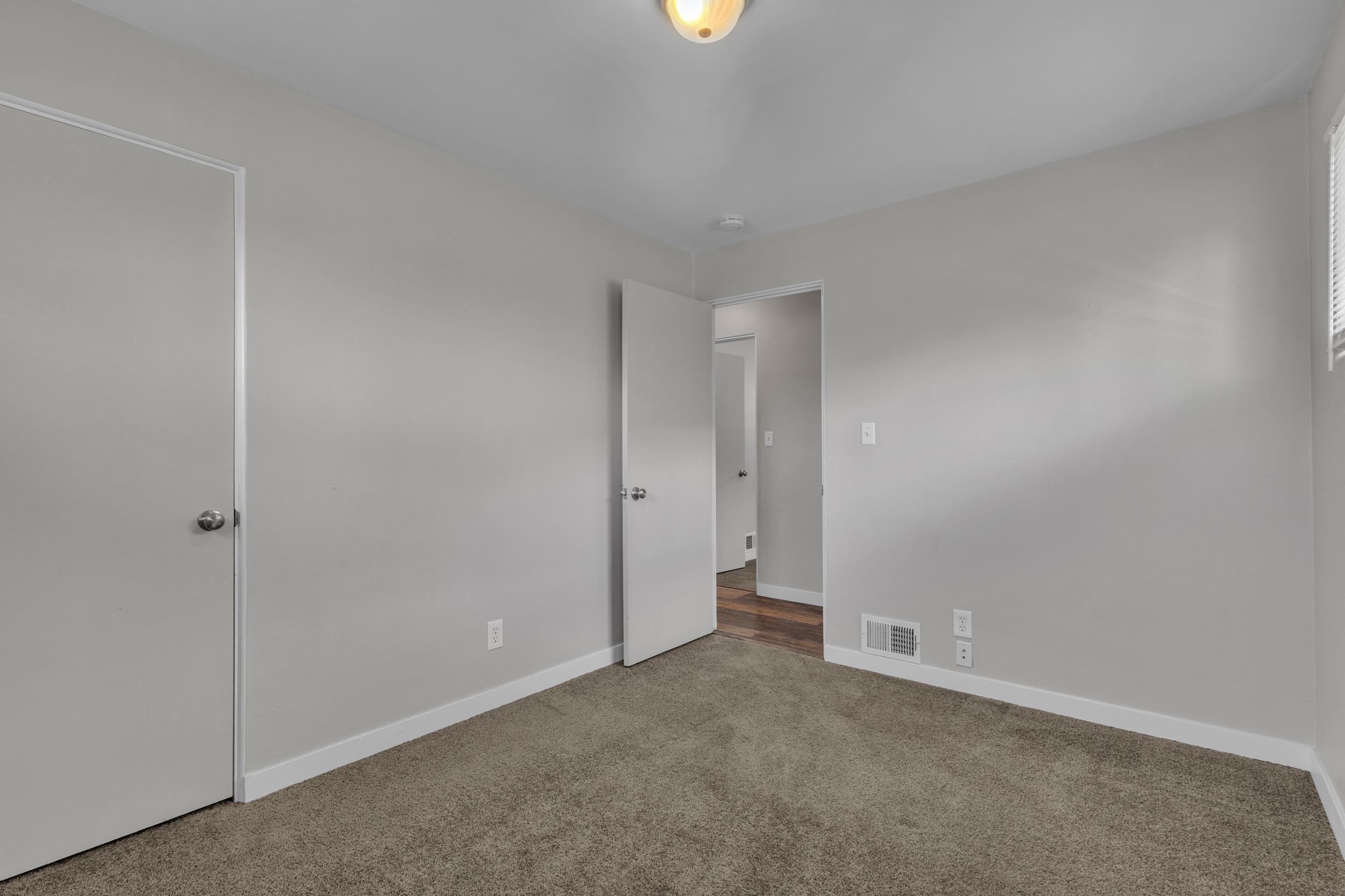 1007 E Walton Ave - Photo 20