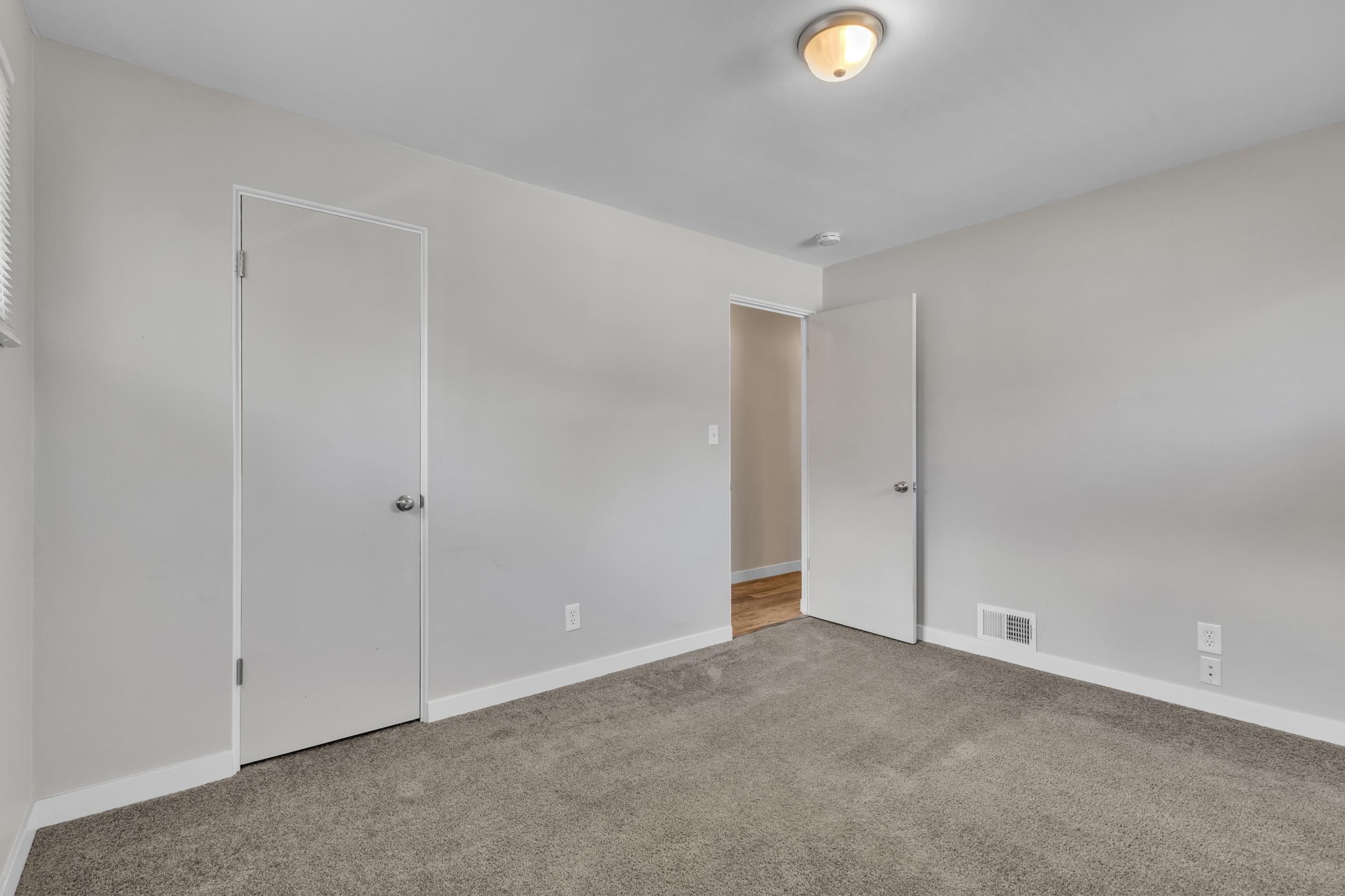 1007 E Walton Ave - Photo 22