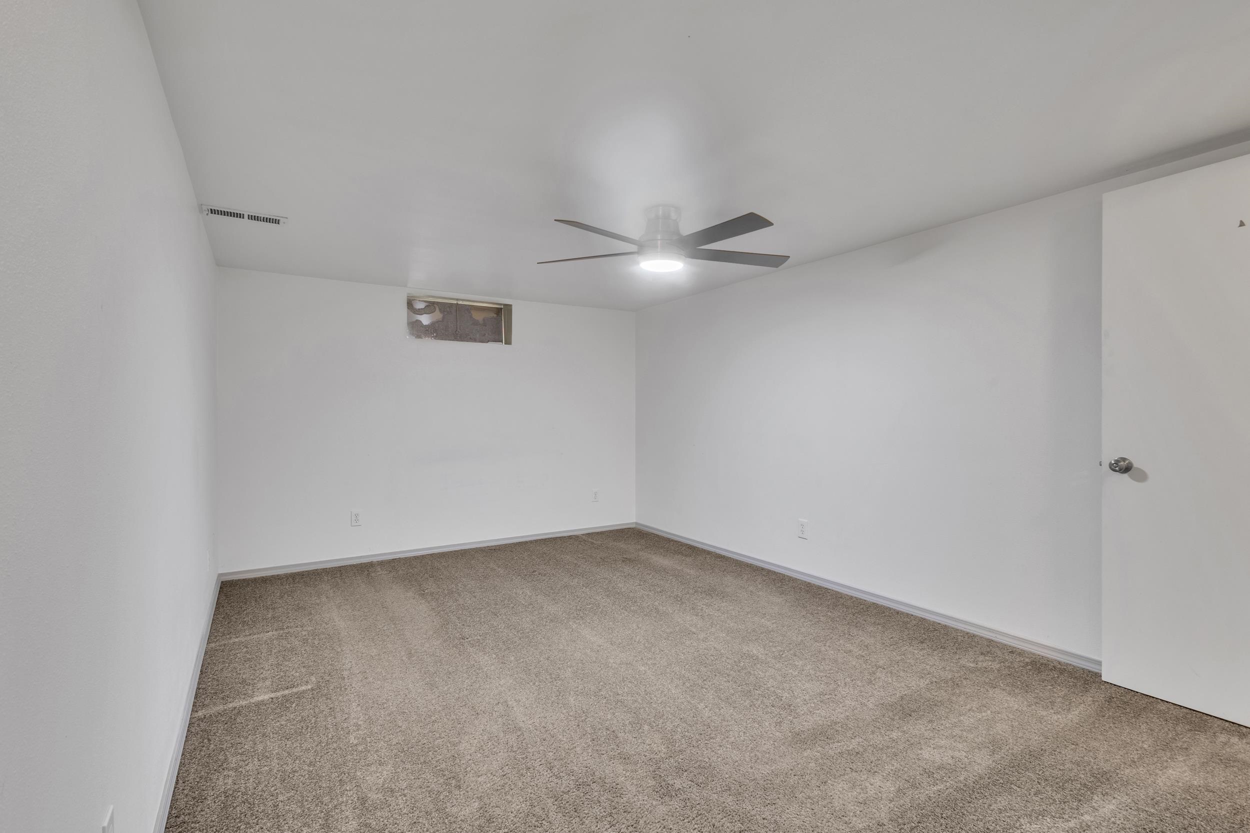 1007 E Walton Ave - Photo 25
