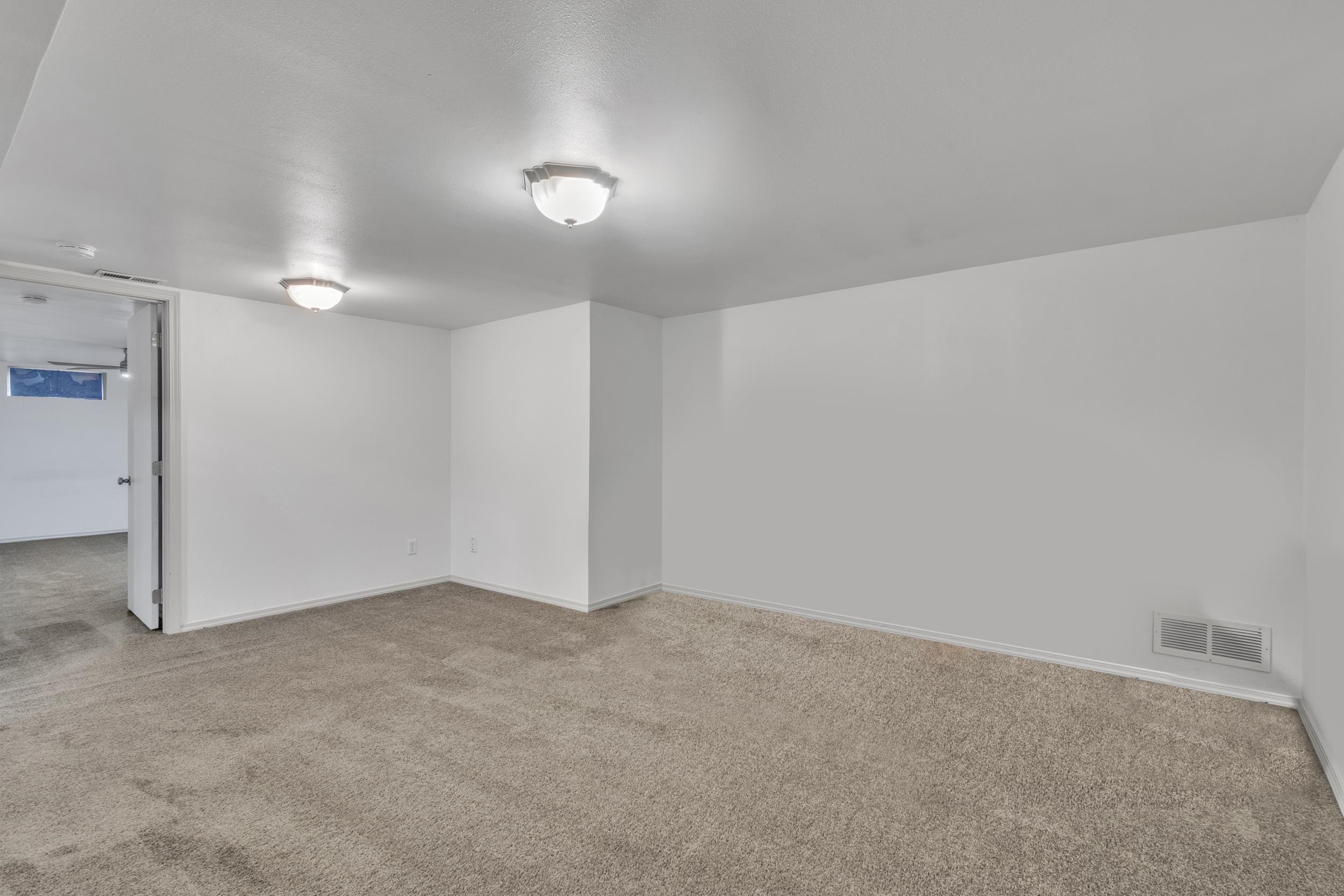 1007 E Walton Ave - Photo 30