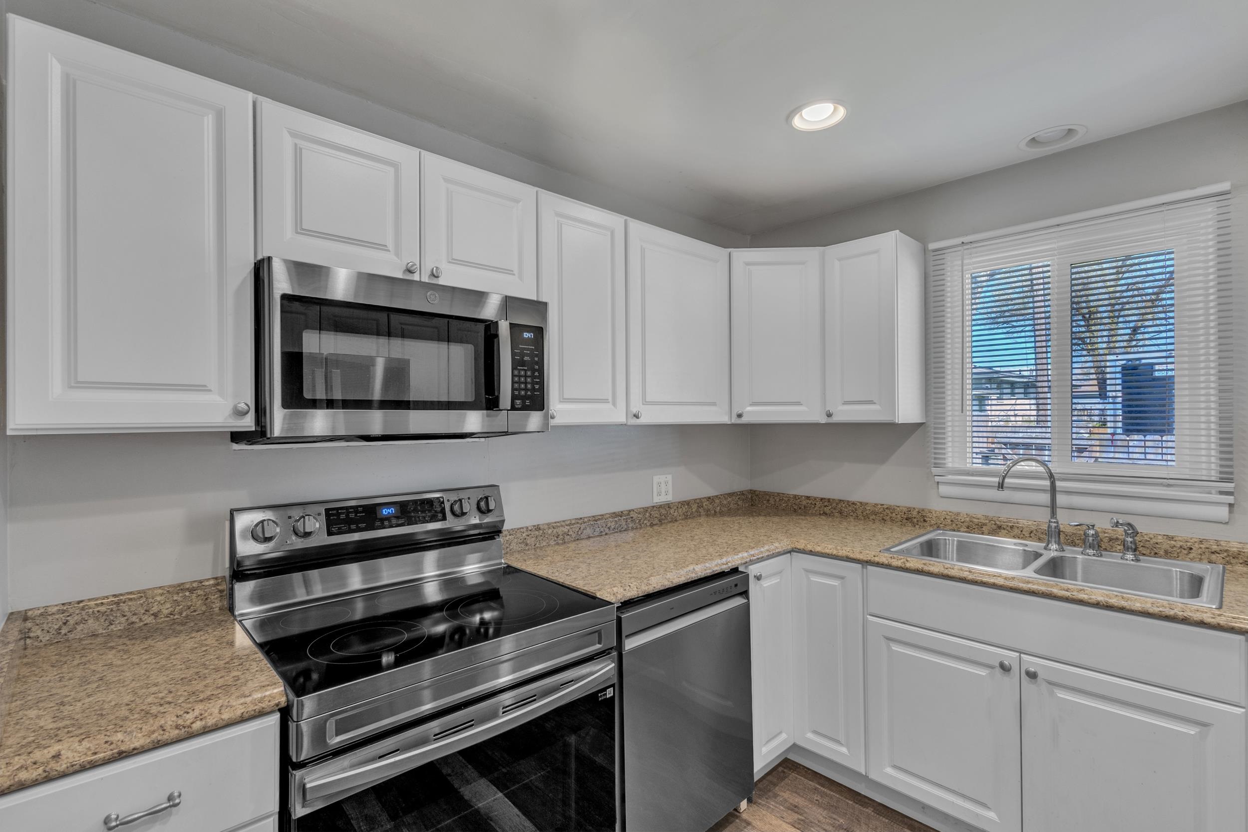 1007 E Walton Ave - Photo 5