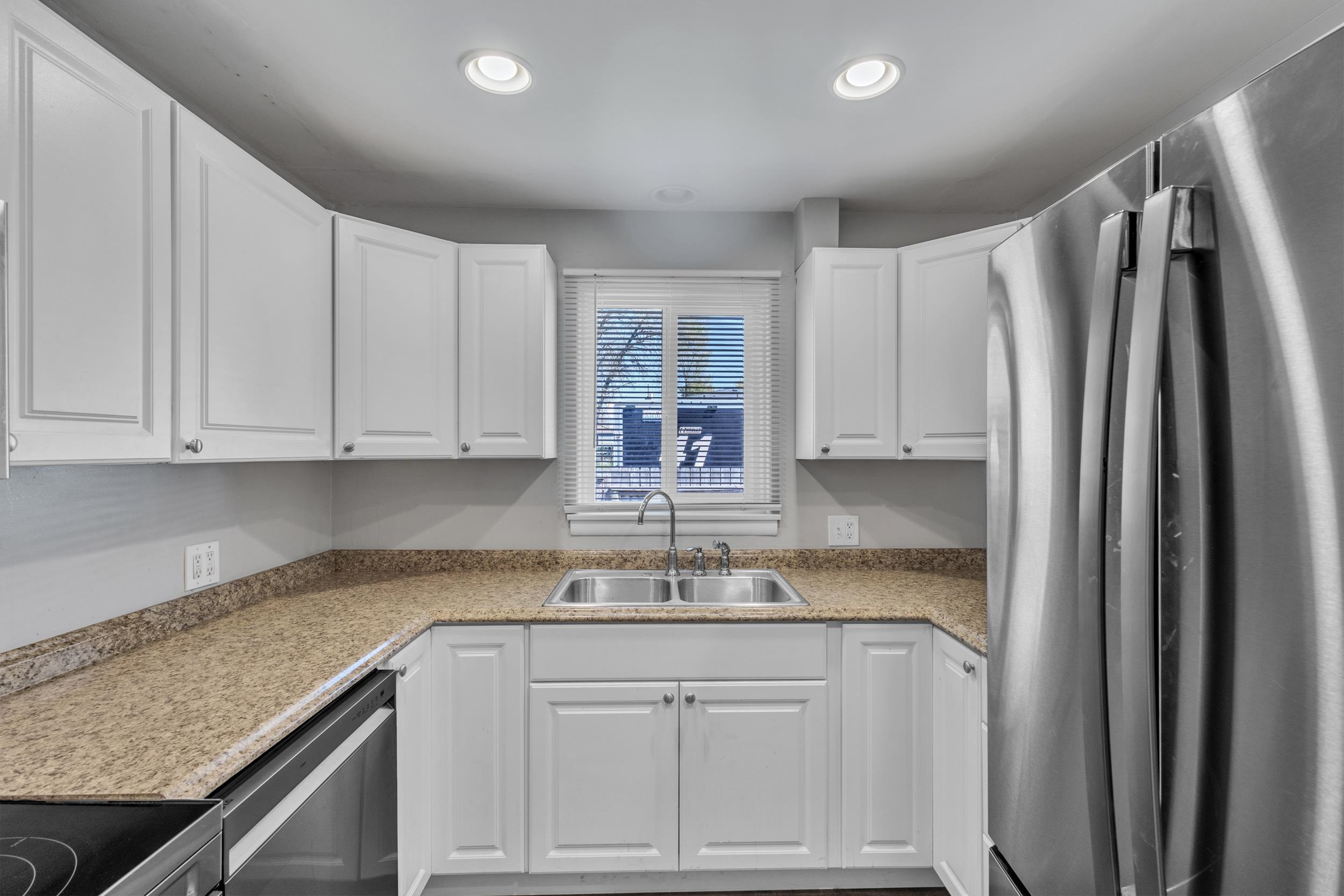 1007 E Walton Ave - Photo 6