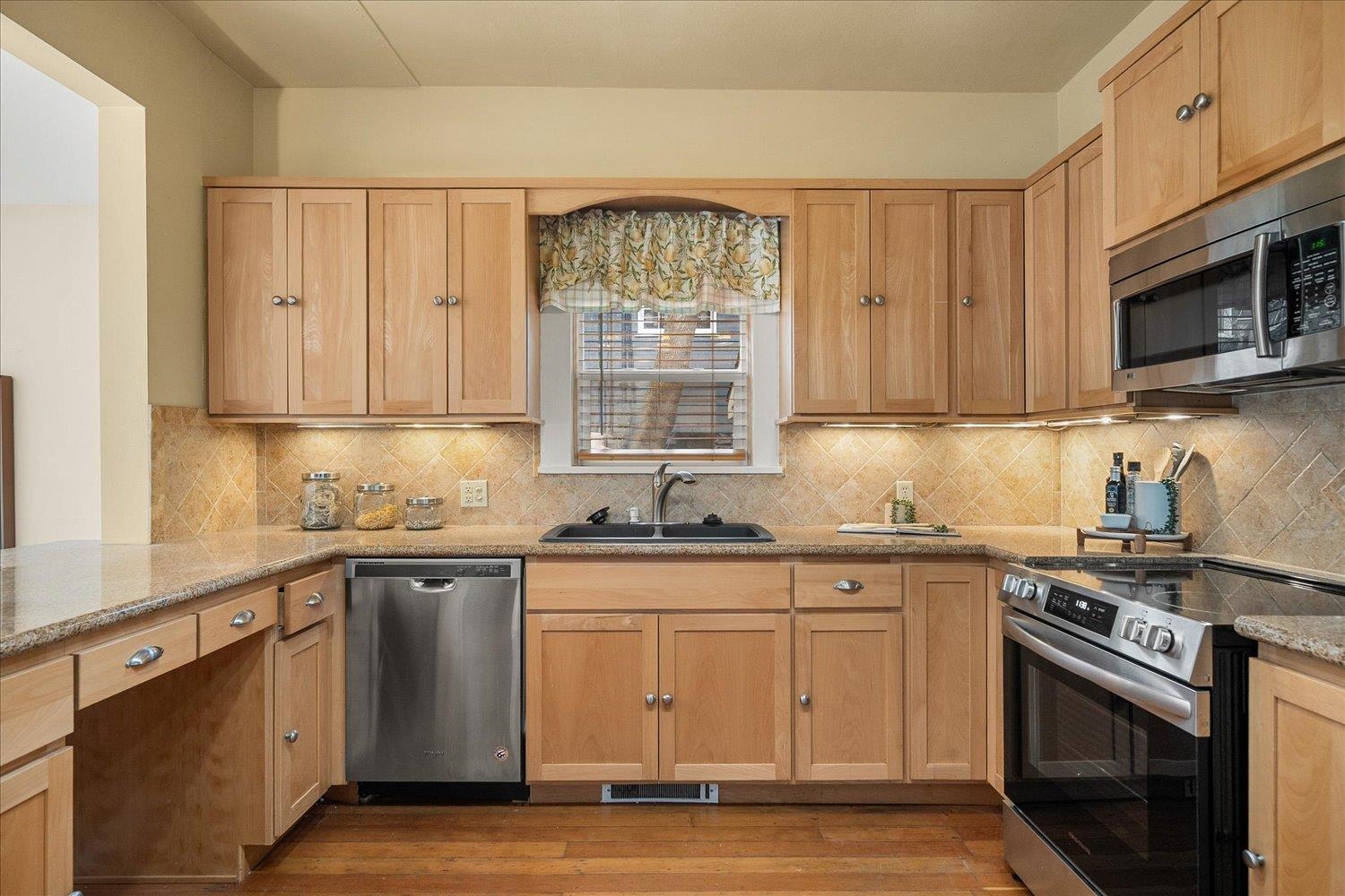 11 W Sumner Ave - Photo 16