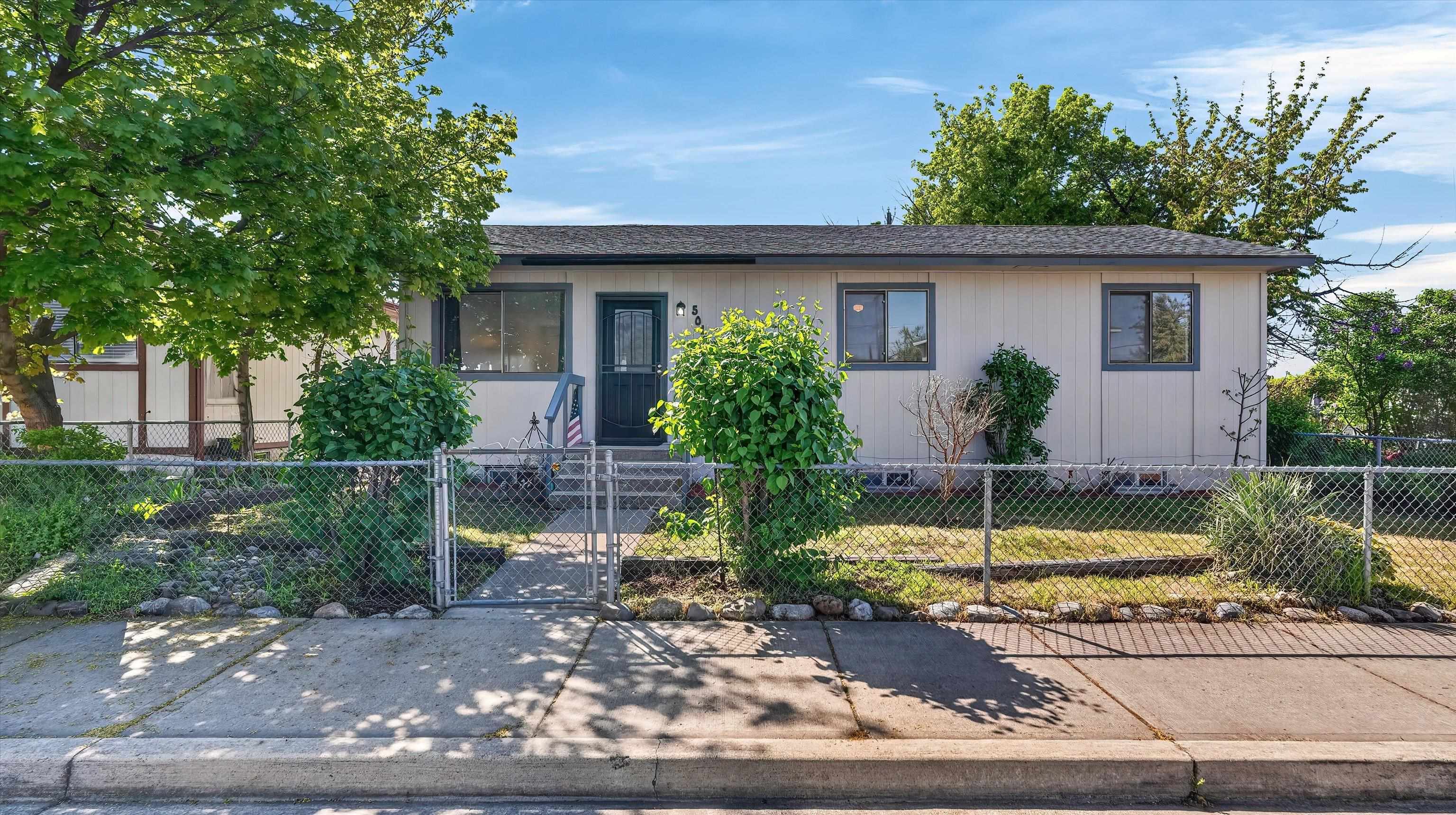 5012 E Commerce Ave - Photo 1