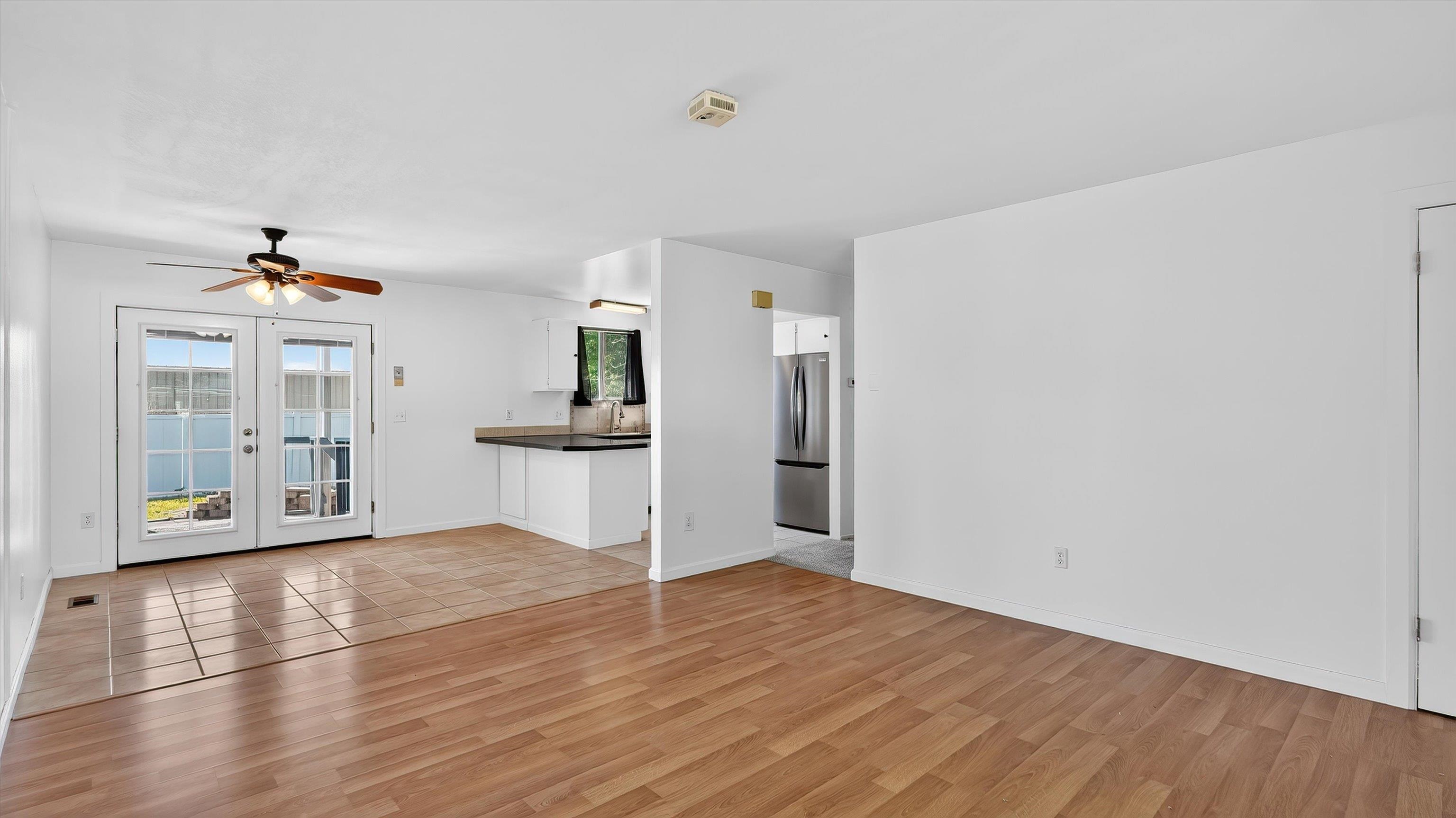 5012 E Commerce Ave - Photo 2