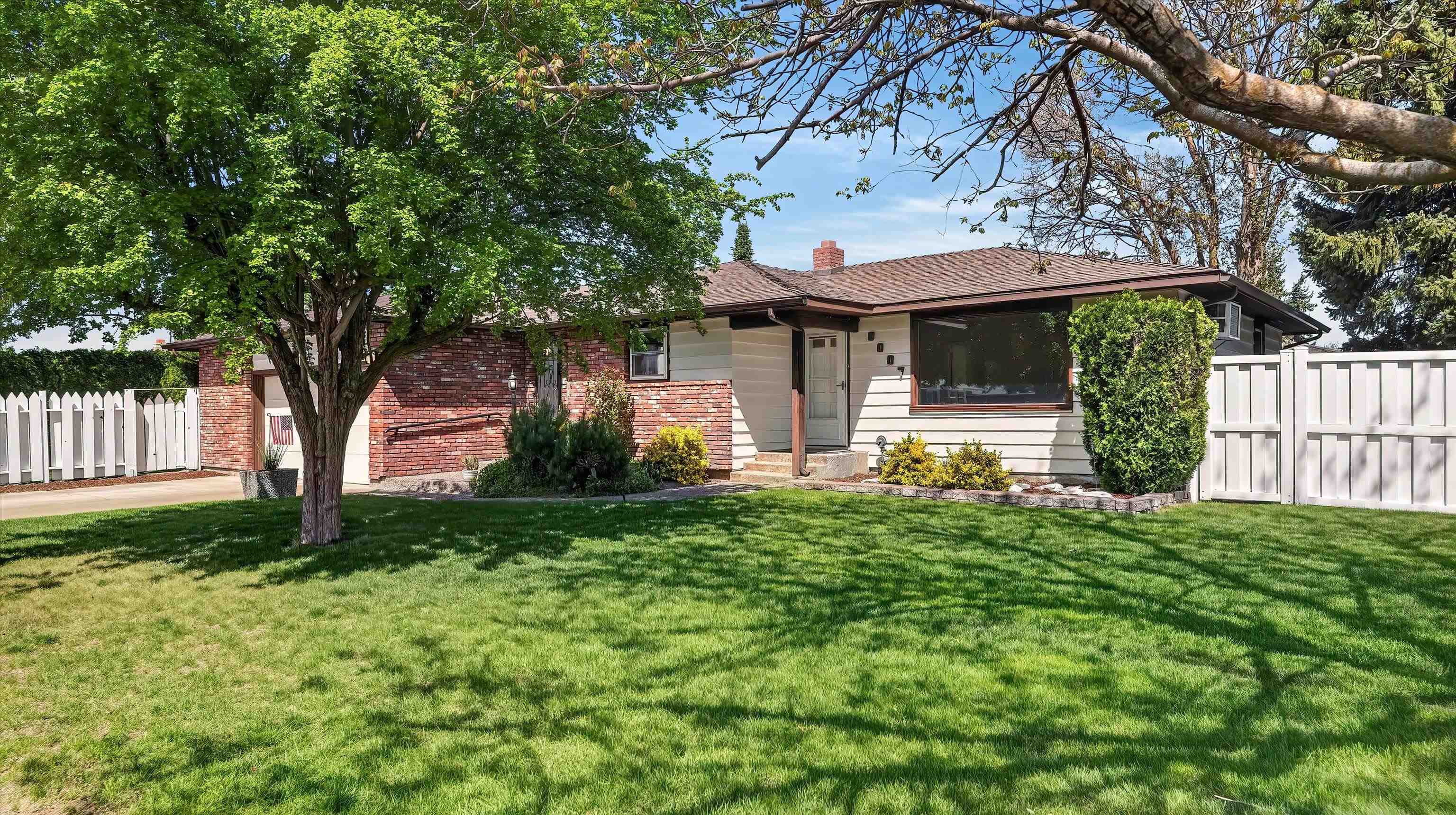 8007 E Shannon Ave - Photo 1