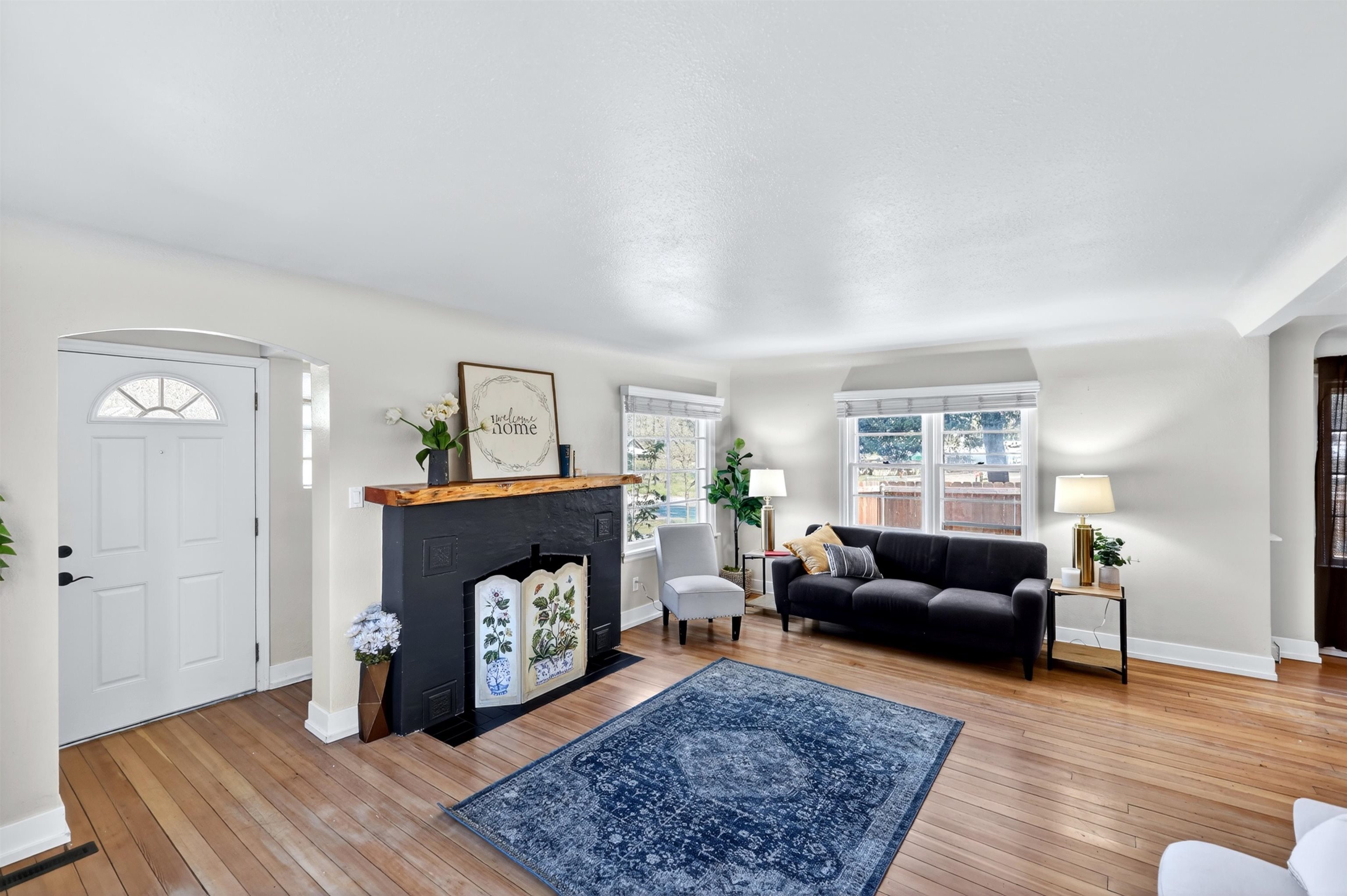 225 W Emma St - Photo 2