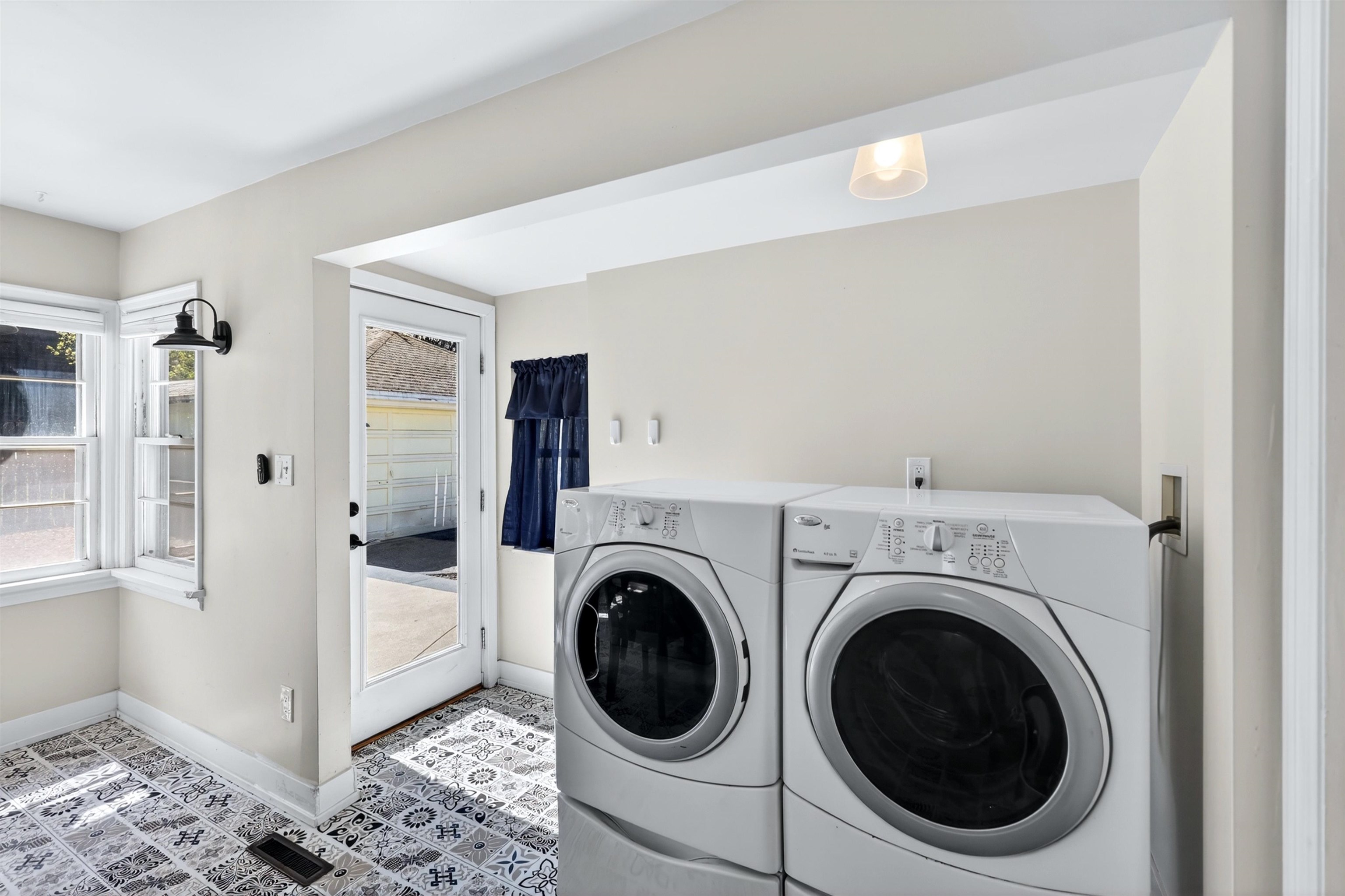 225 W Emma St - Photo 17