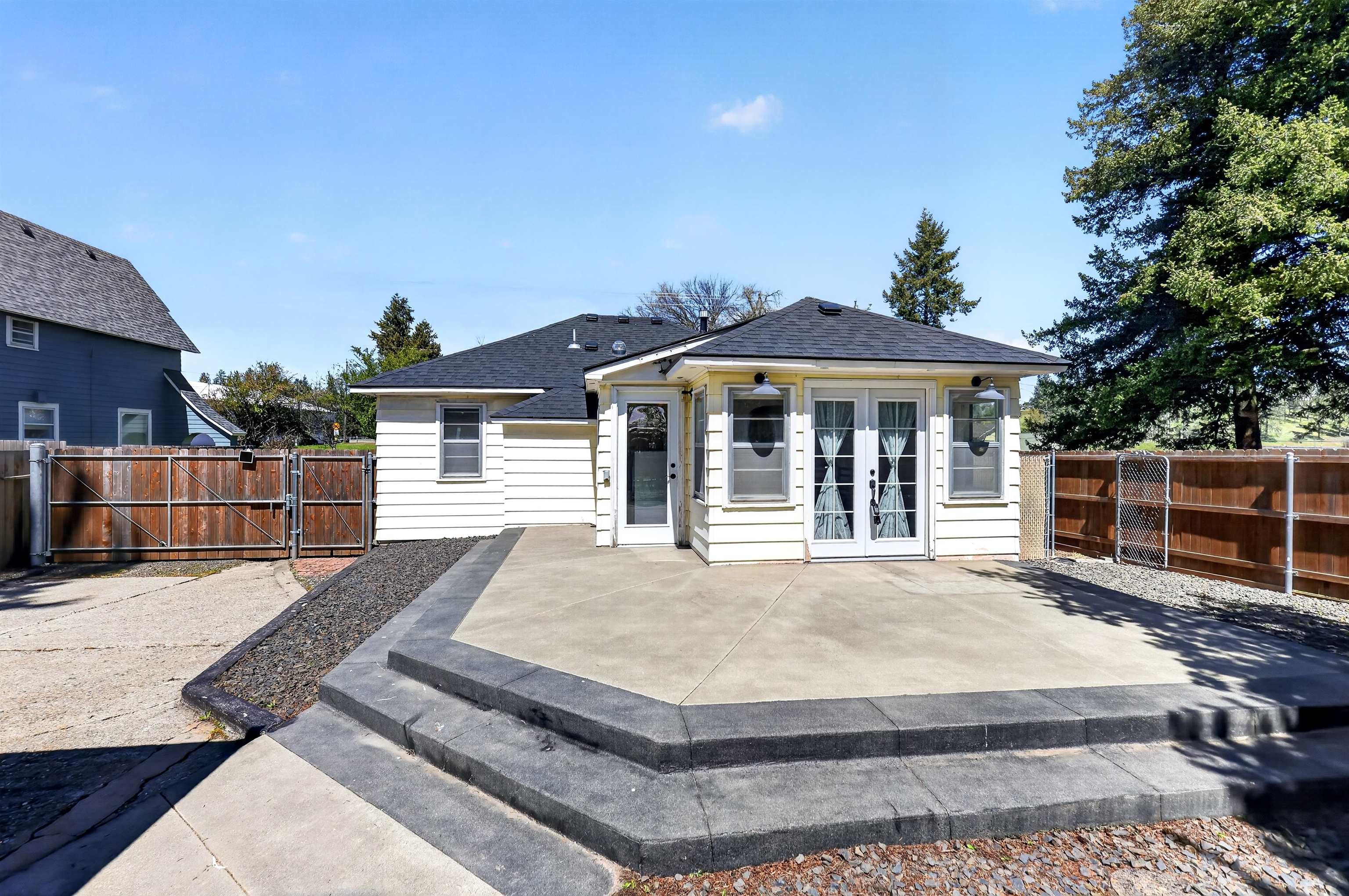 225 W Emma St - Photo 27