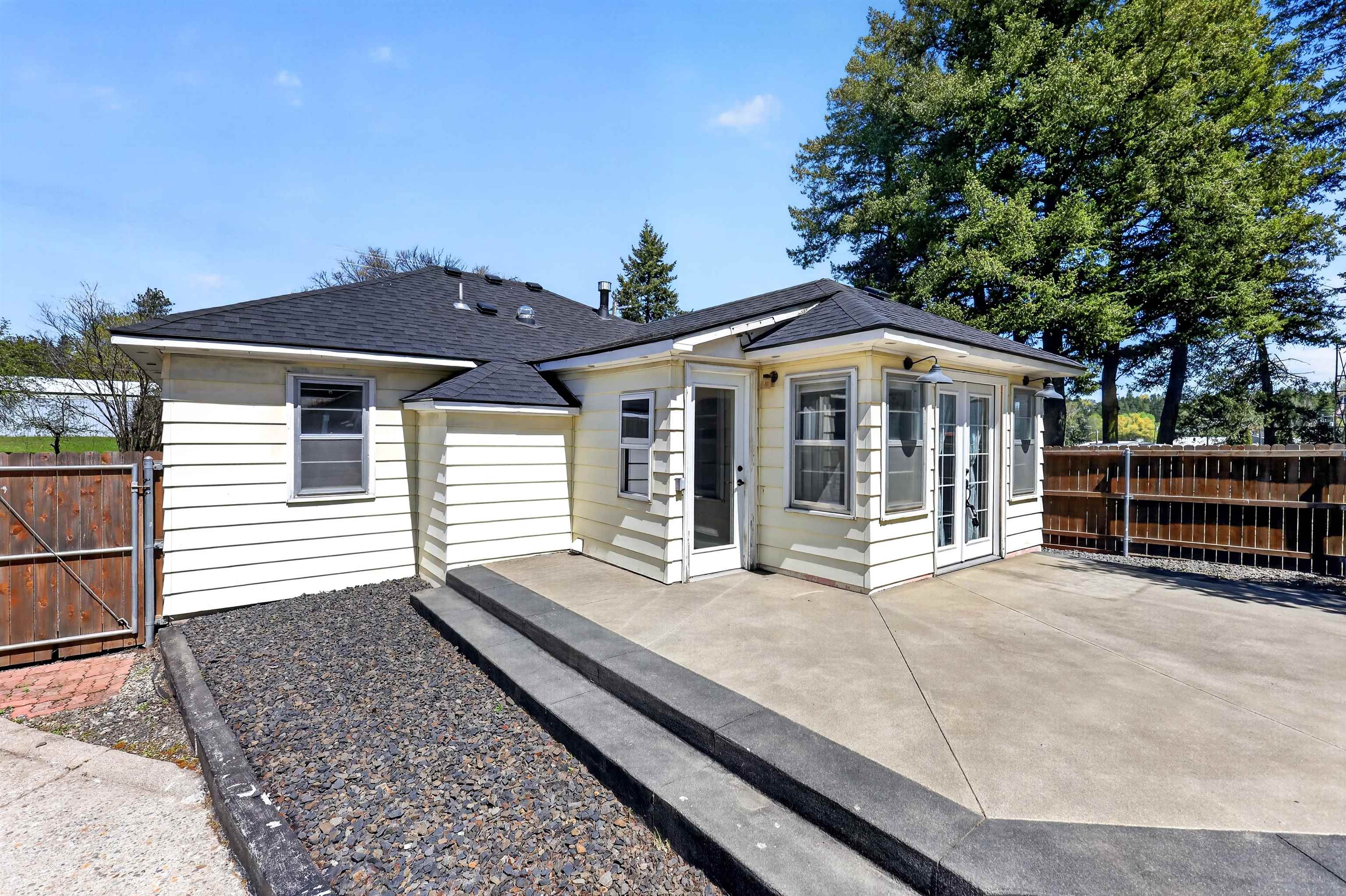 225 W Emma St - Photo 4