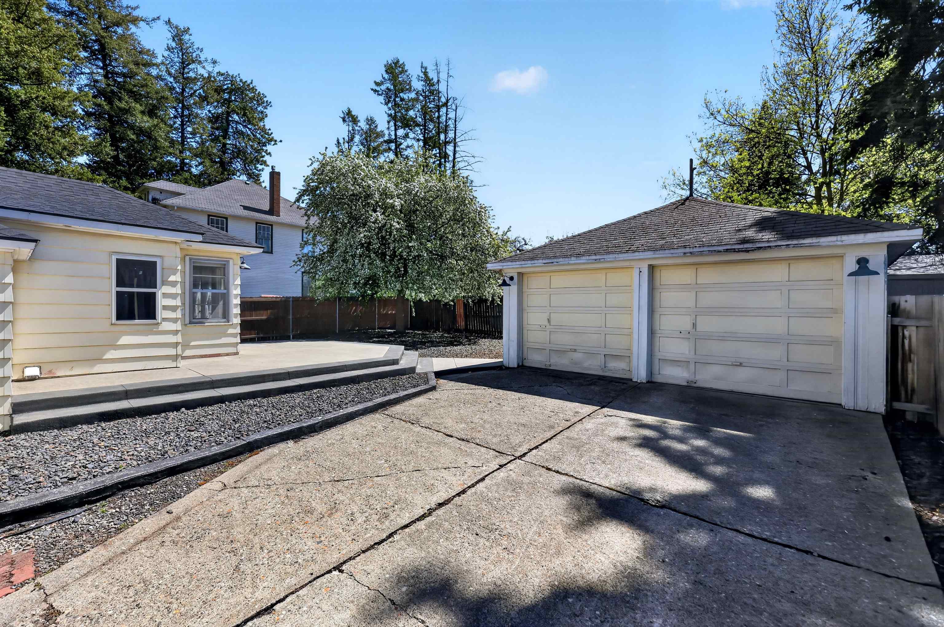 225 W Emma St - Photo 36
