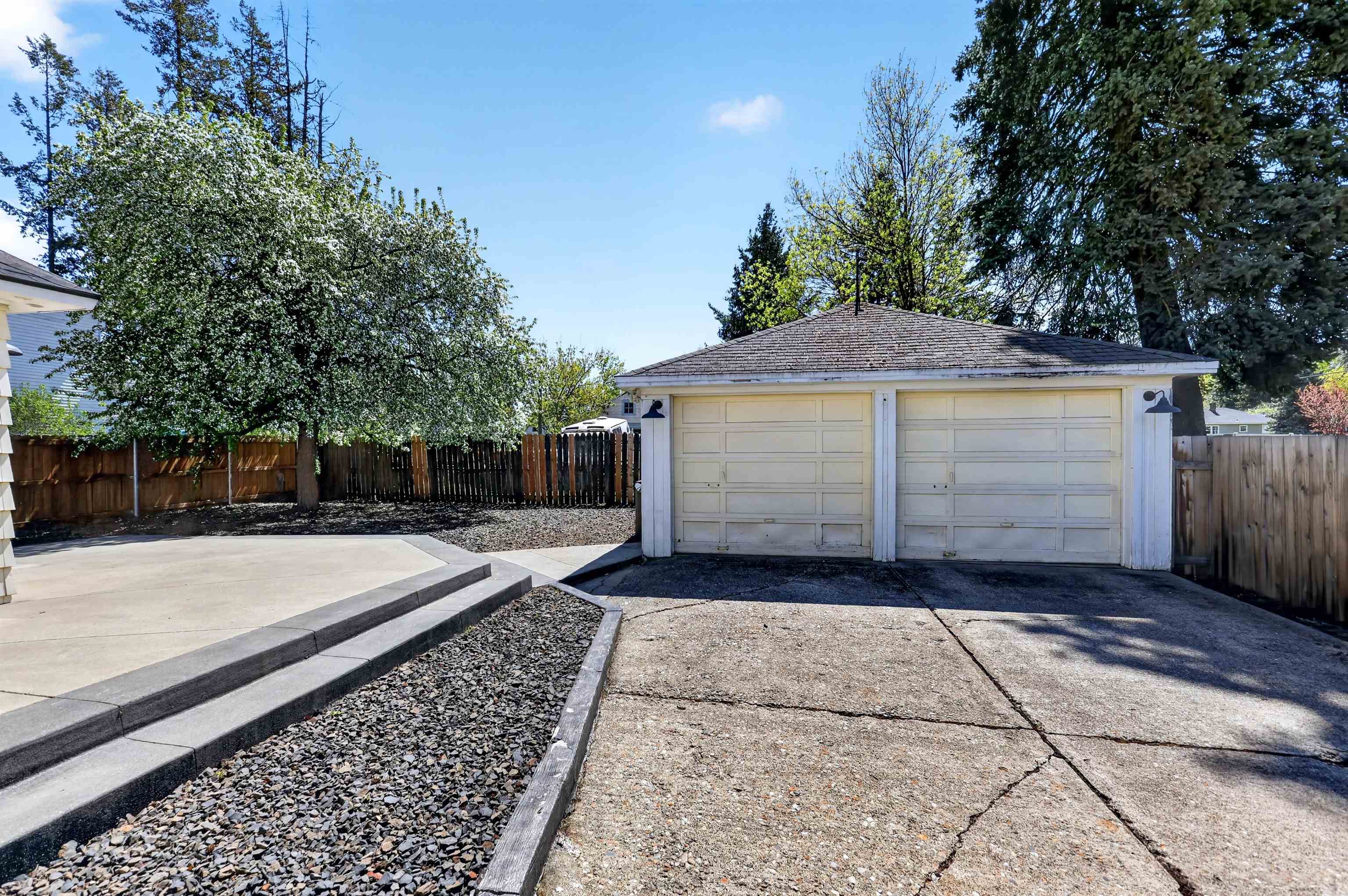 225 W Emma St - Photo 37