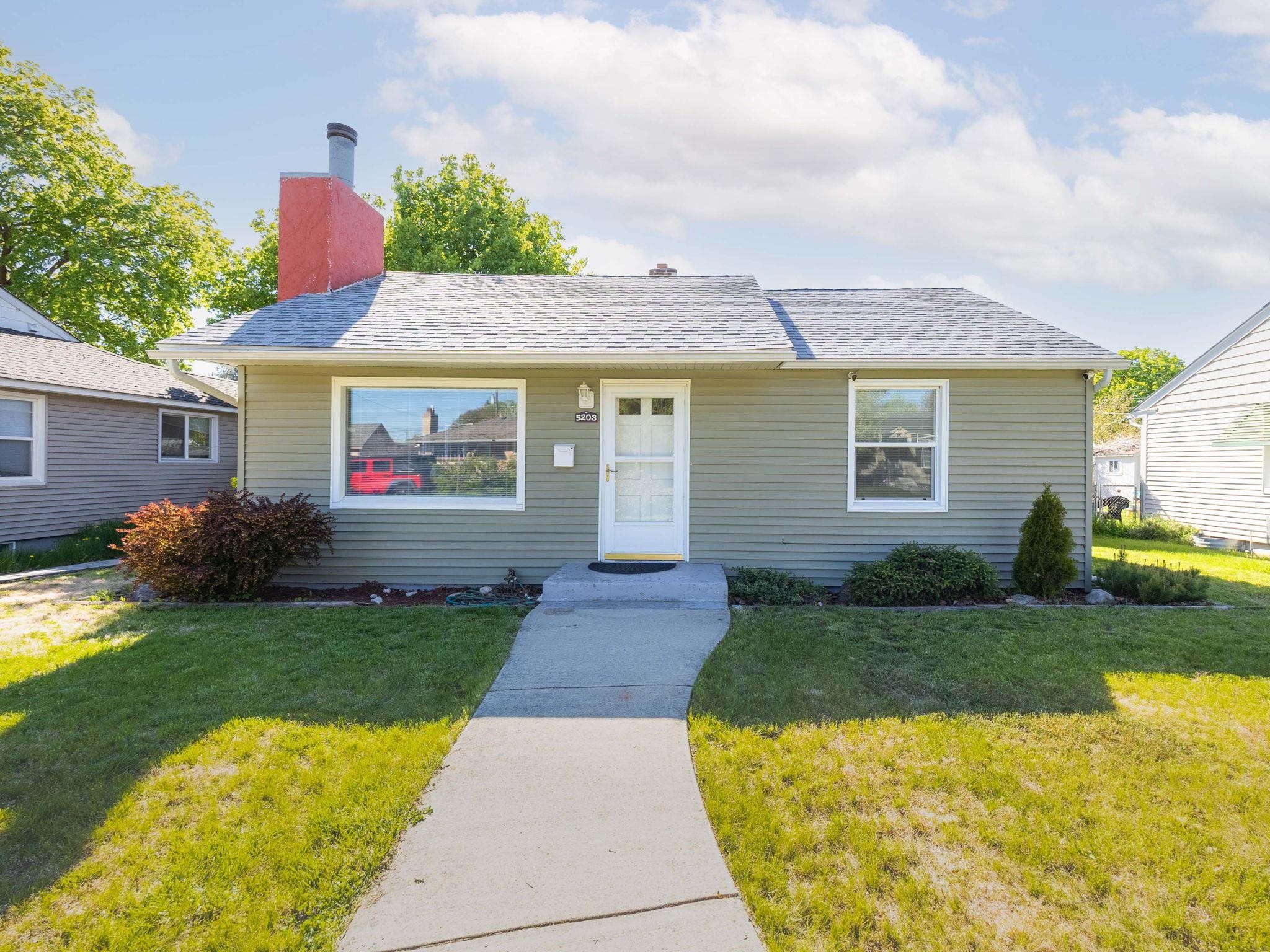 5203 N Hawthorne St - Photo 1