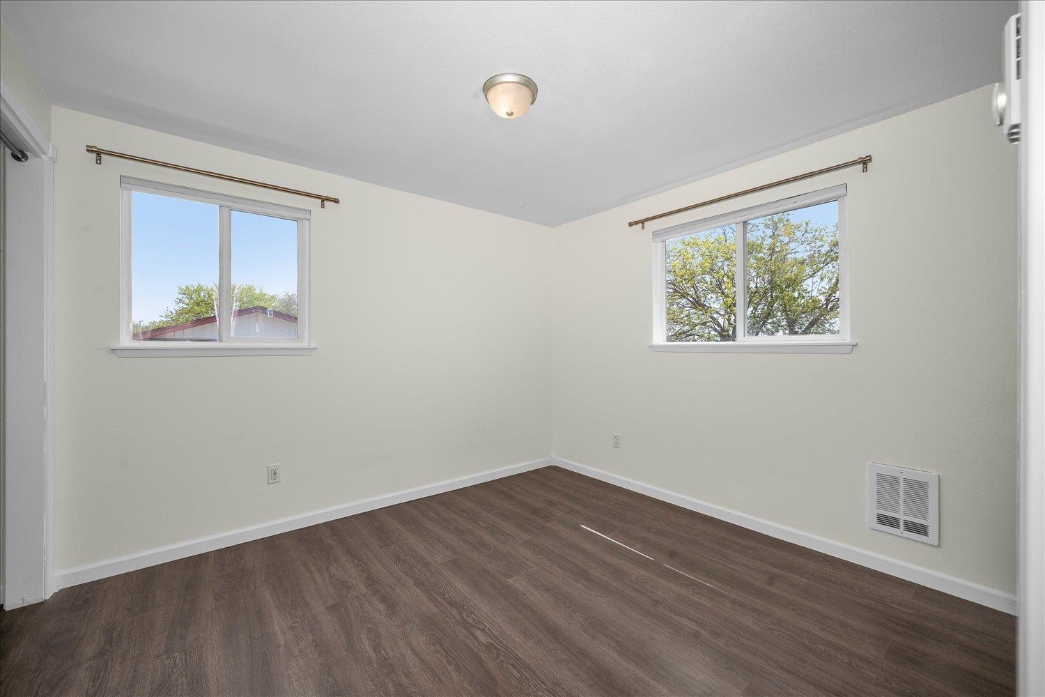 1323 Pineview St - Photo 12