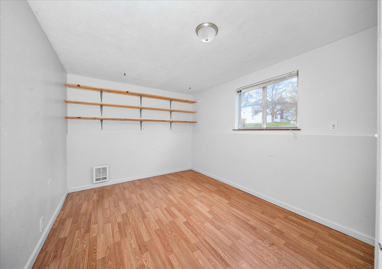 1323 Pineview St - Photo 21