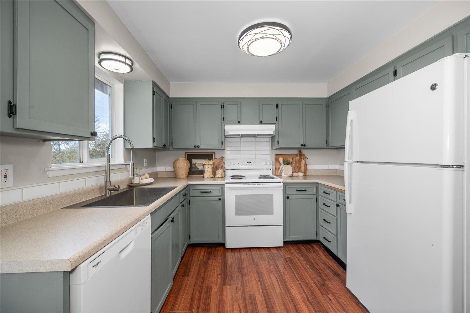 1323 Pineview St - Photo 6