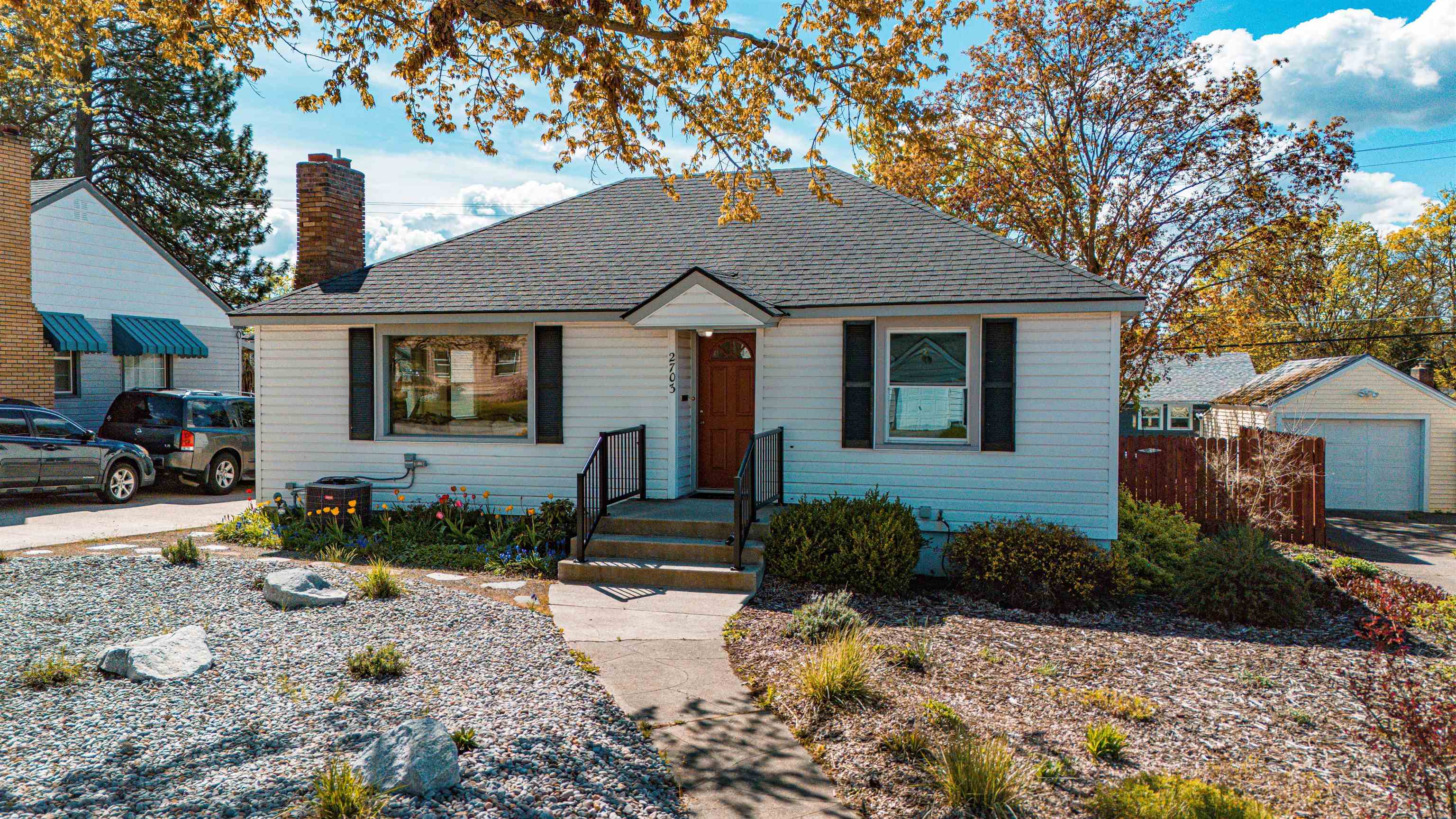 2703 W Rockwell Ave - Photo 1