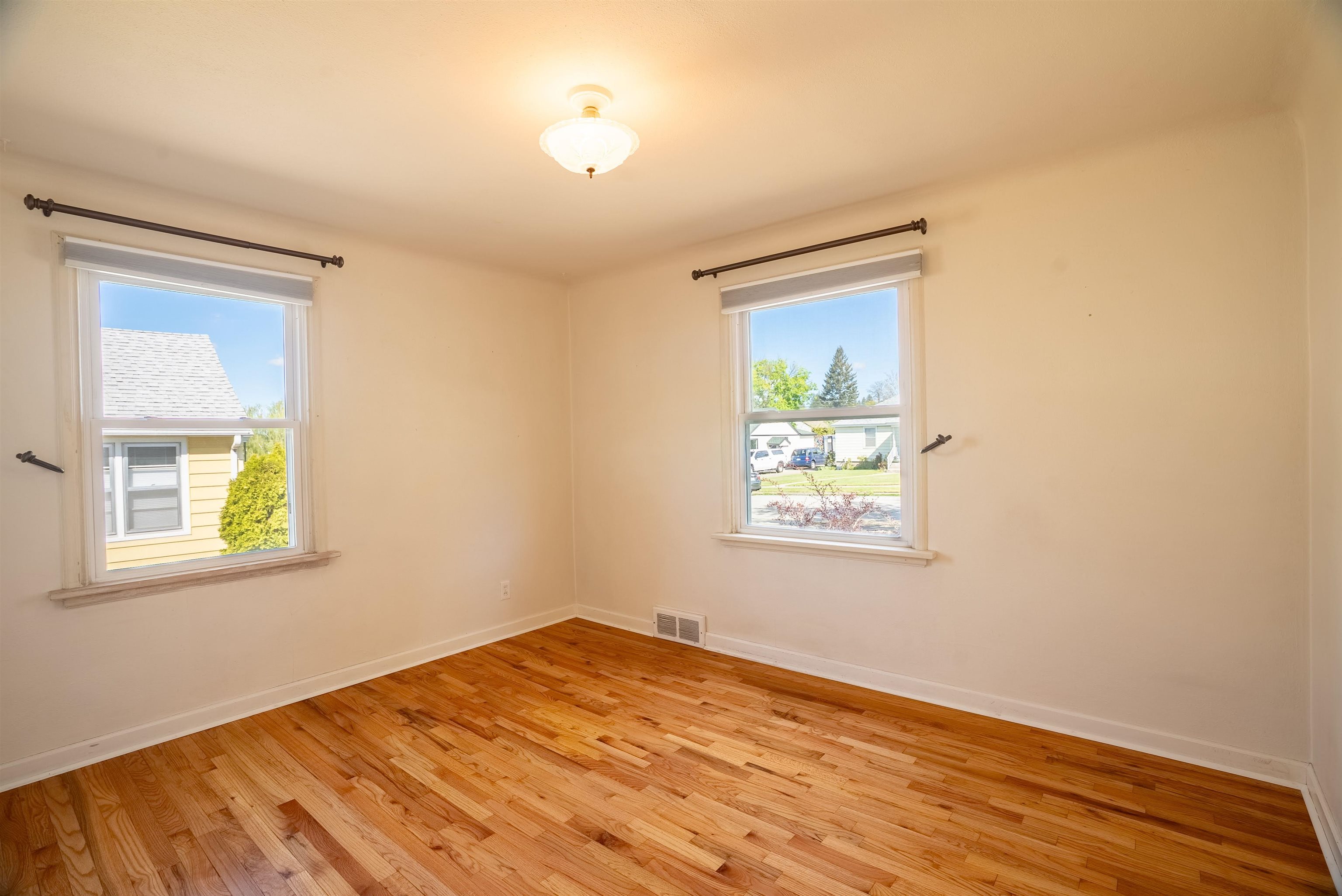2703 W Rockwell Ave - Photo 13
