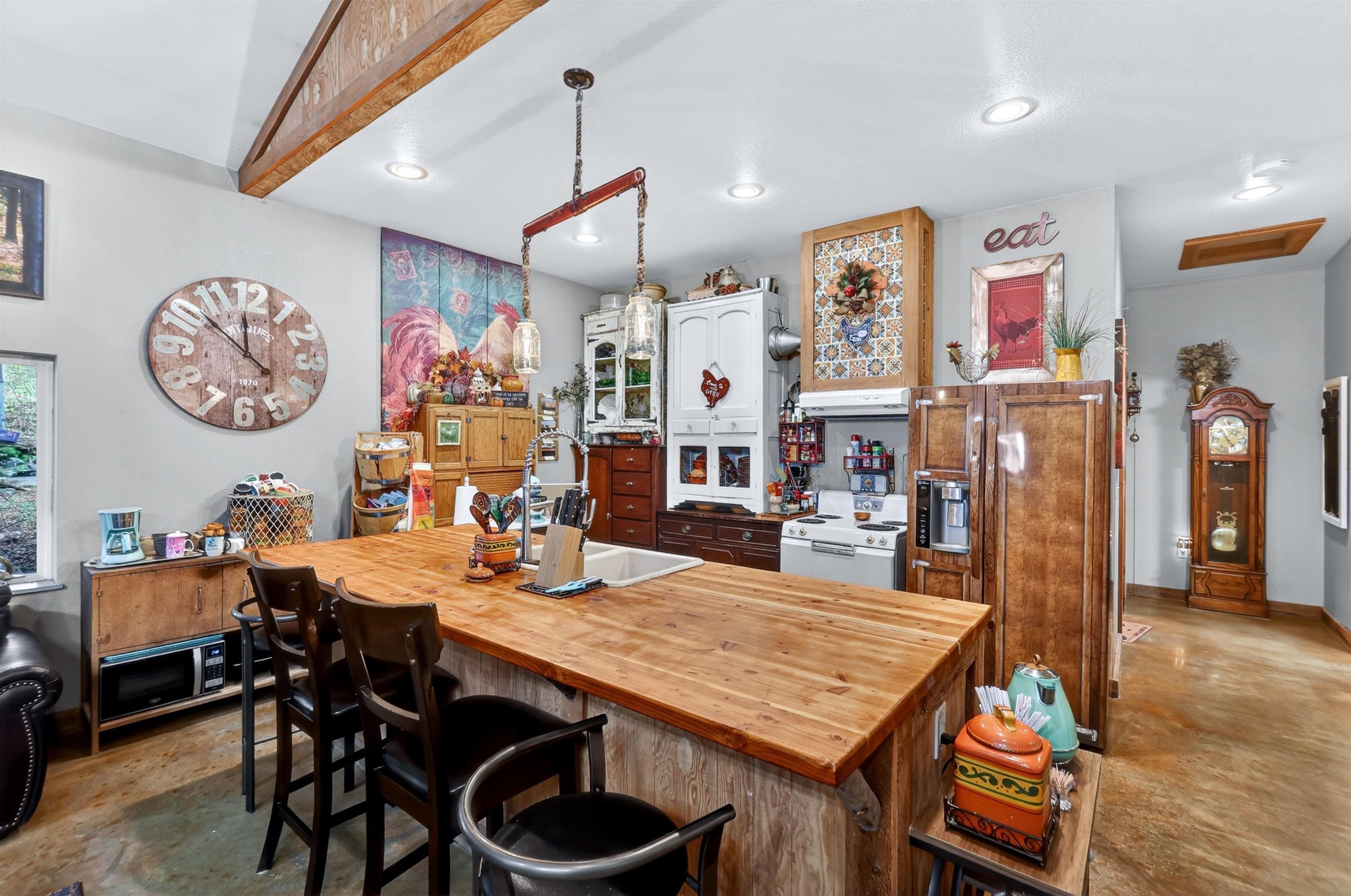 1082 Balcom Rd - Photo 10