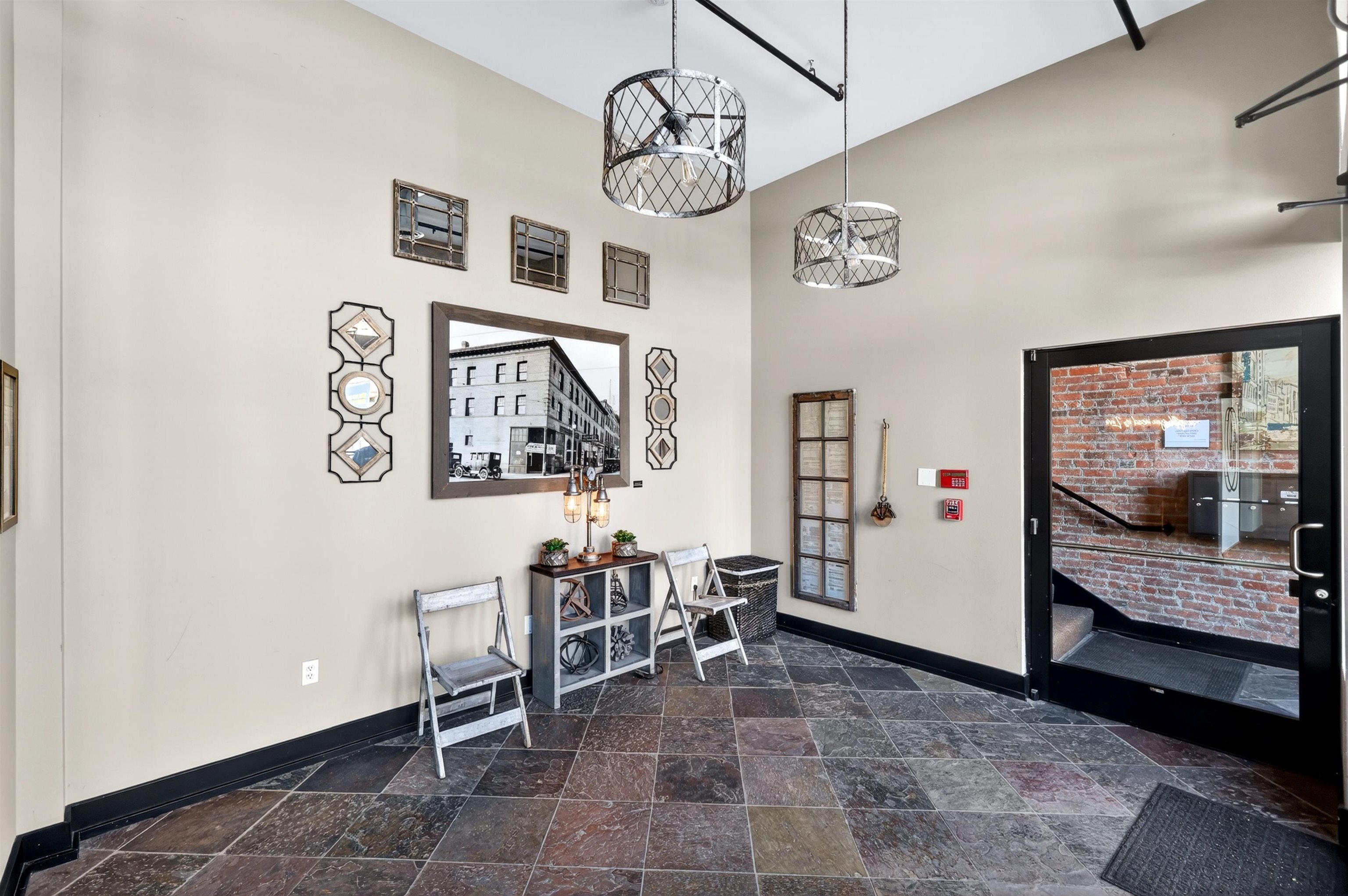 401 W 1st Ave - Photo 3