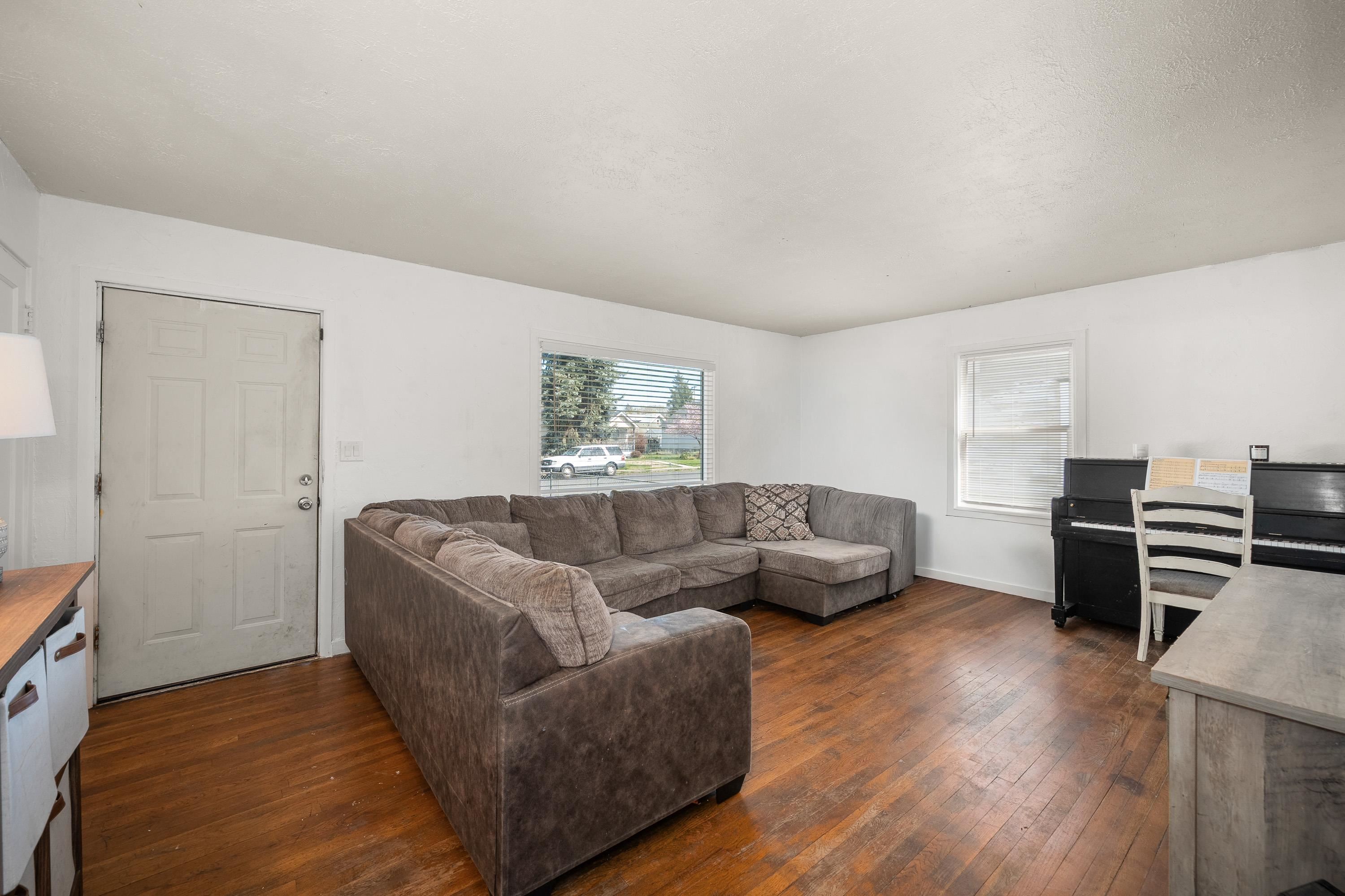 1127 W Kiernan Ave - Photo 4